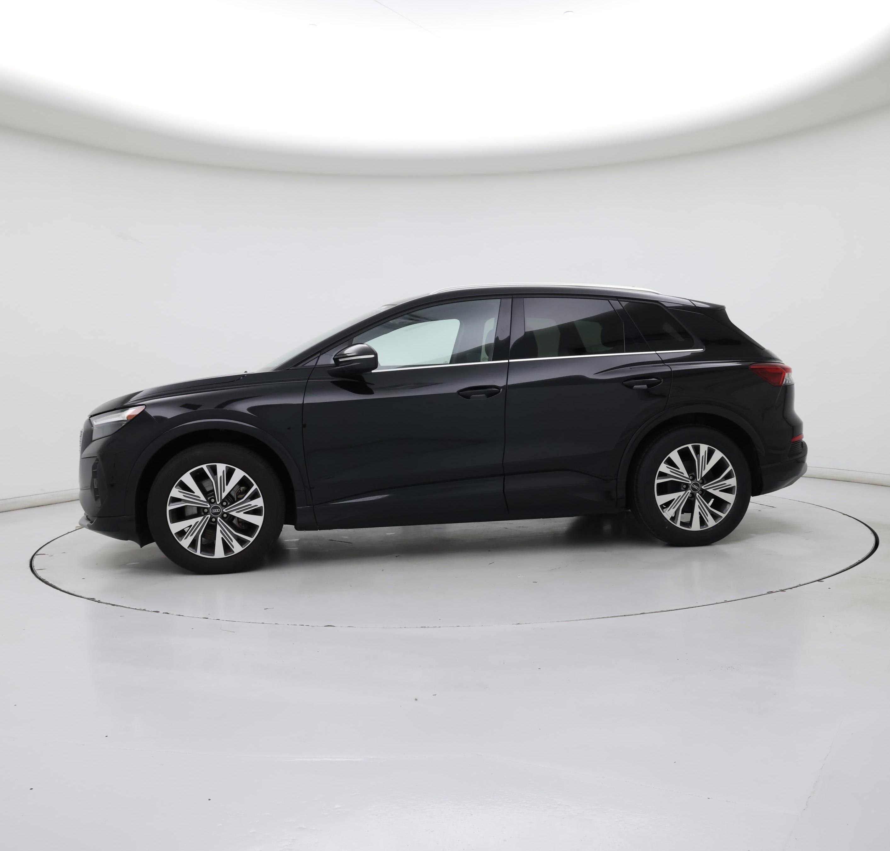 Thumbnail: 2023 Audi Q4 e-tron - 3