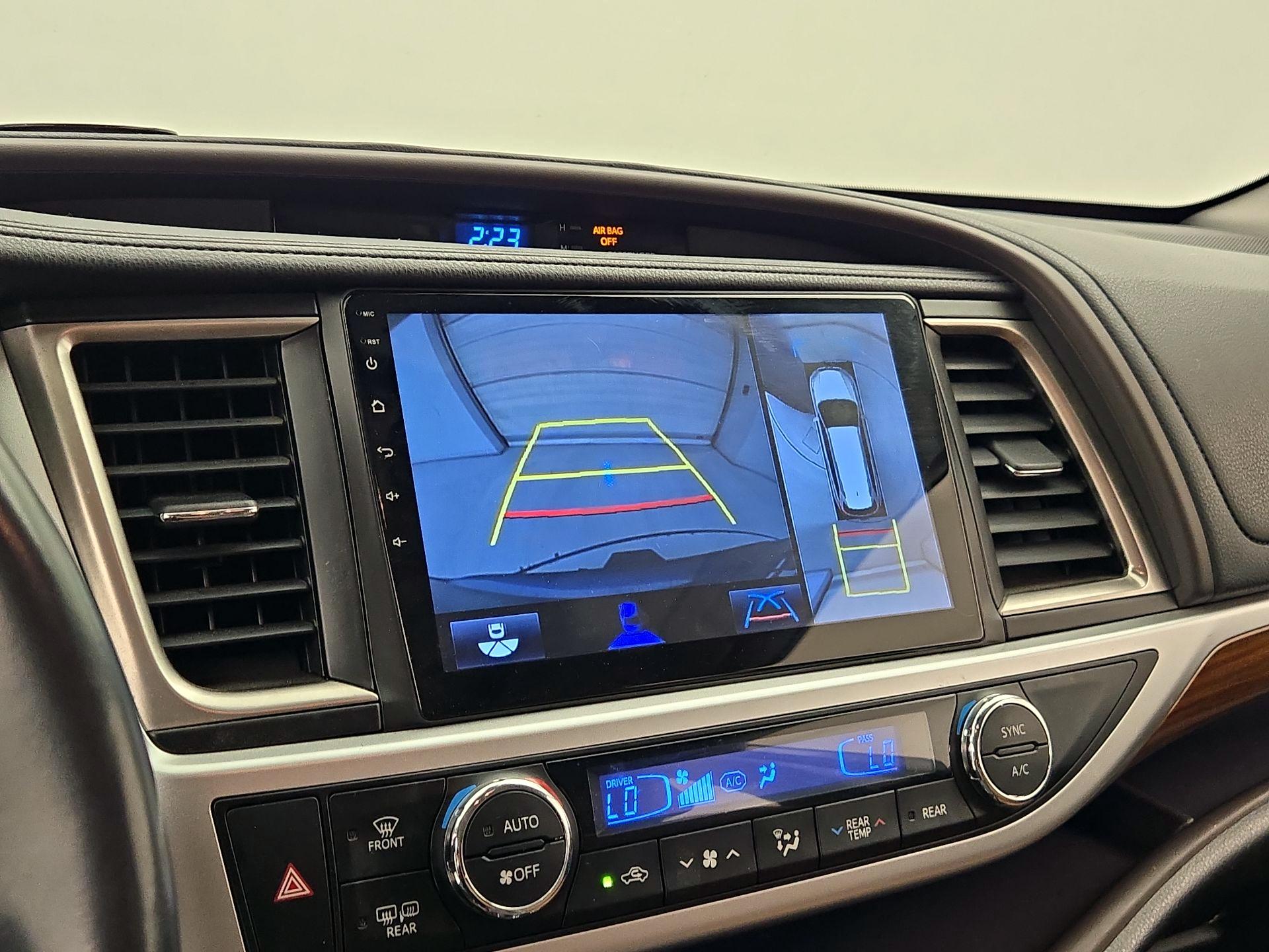 Thumbnail: 2018 Toyota Highlander - 14