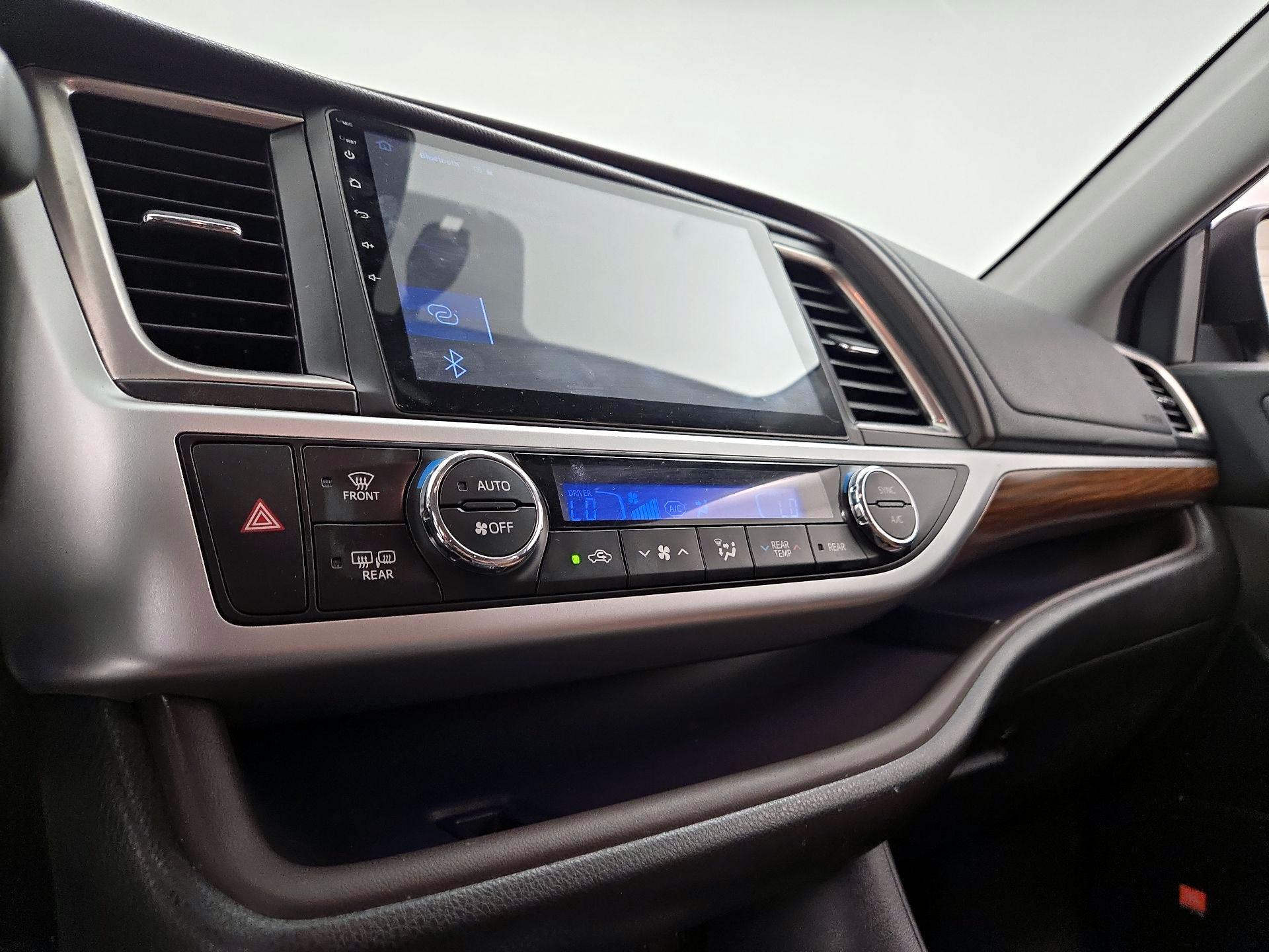 Thumbnail: 2018 Toyota Highlander - 16