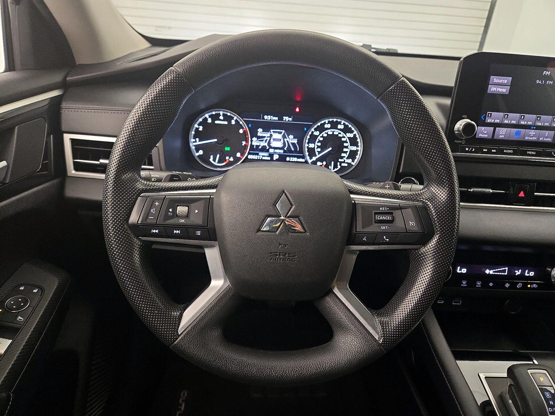 Thumbnail: 2022 Mitsubishi Outlander - 10