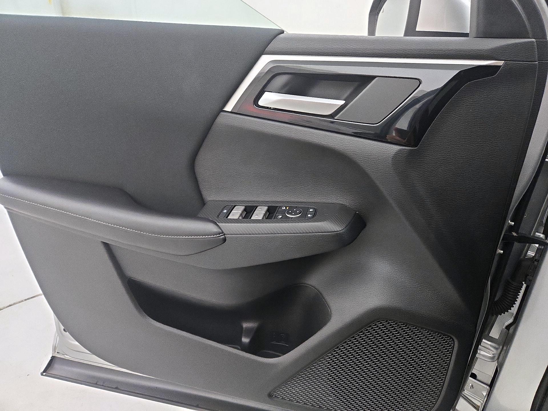 Thumbnail: 2022 Mitsubishi Outlander - 12