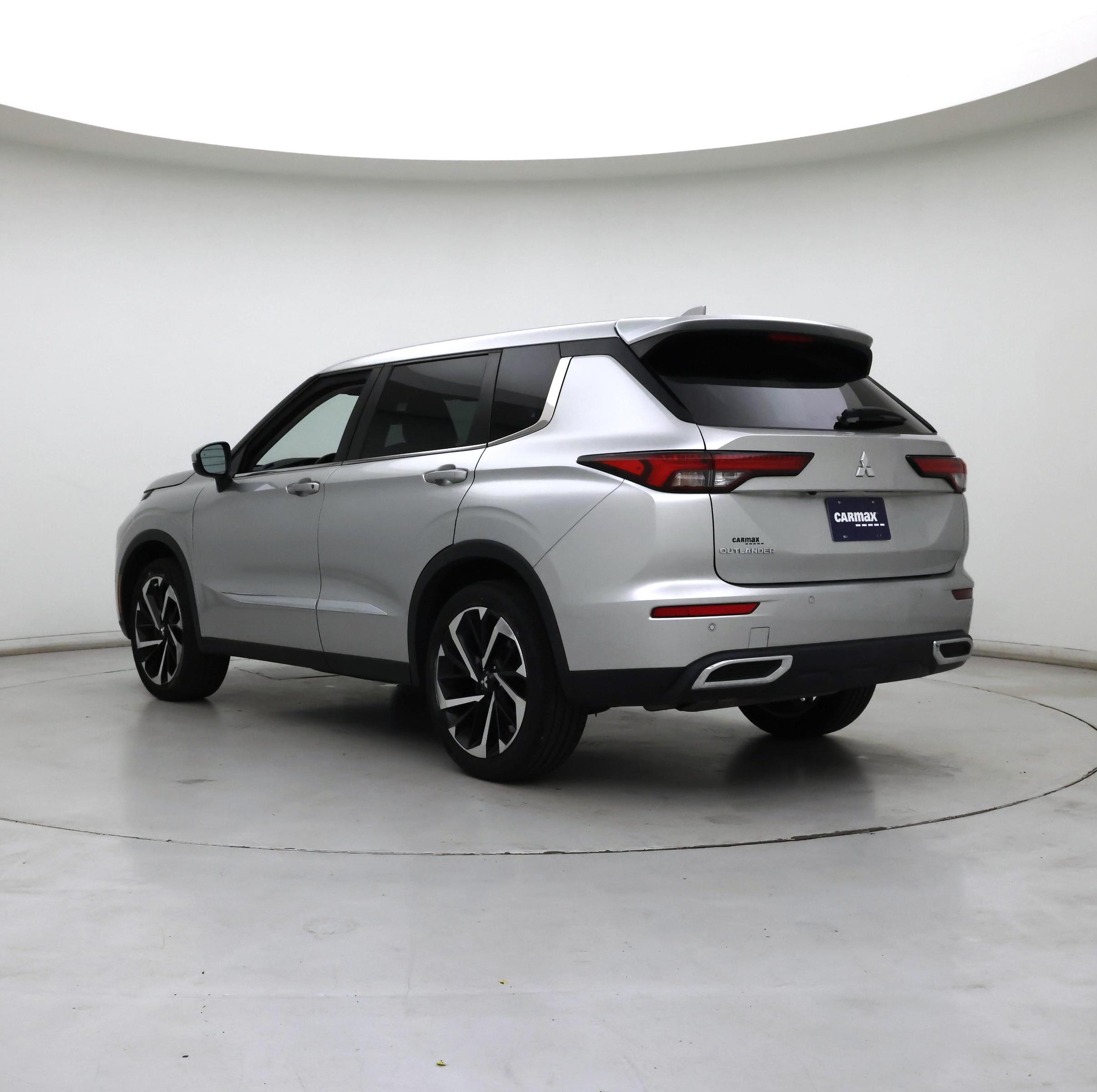 Thumbnail: 2022 Mitsubishi Outlander - 2
