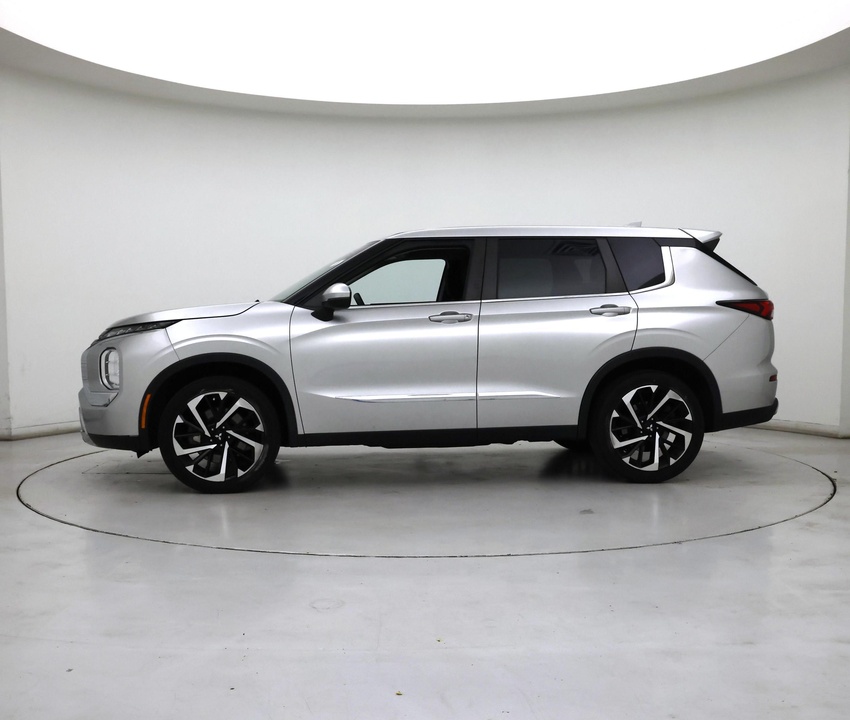 Thumbnail: 2022 Mitsubishi Outlander - 3
