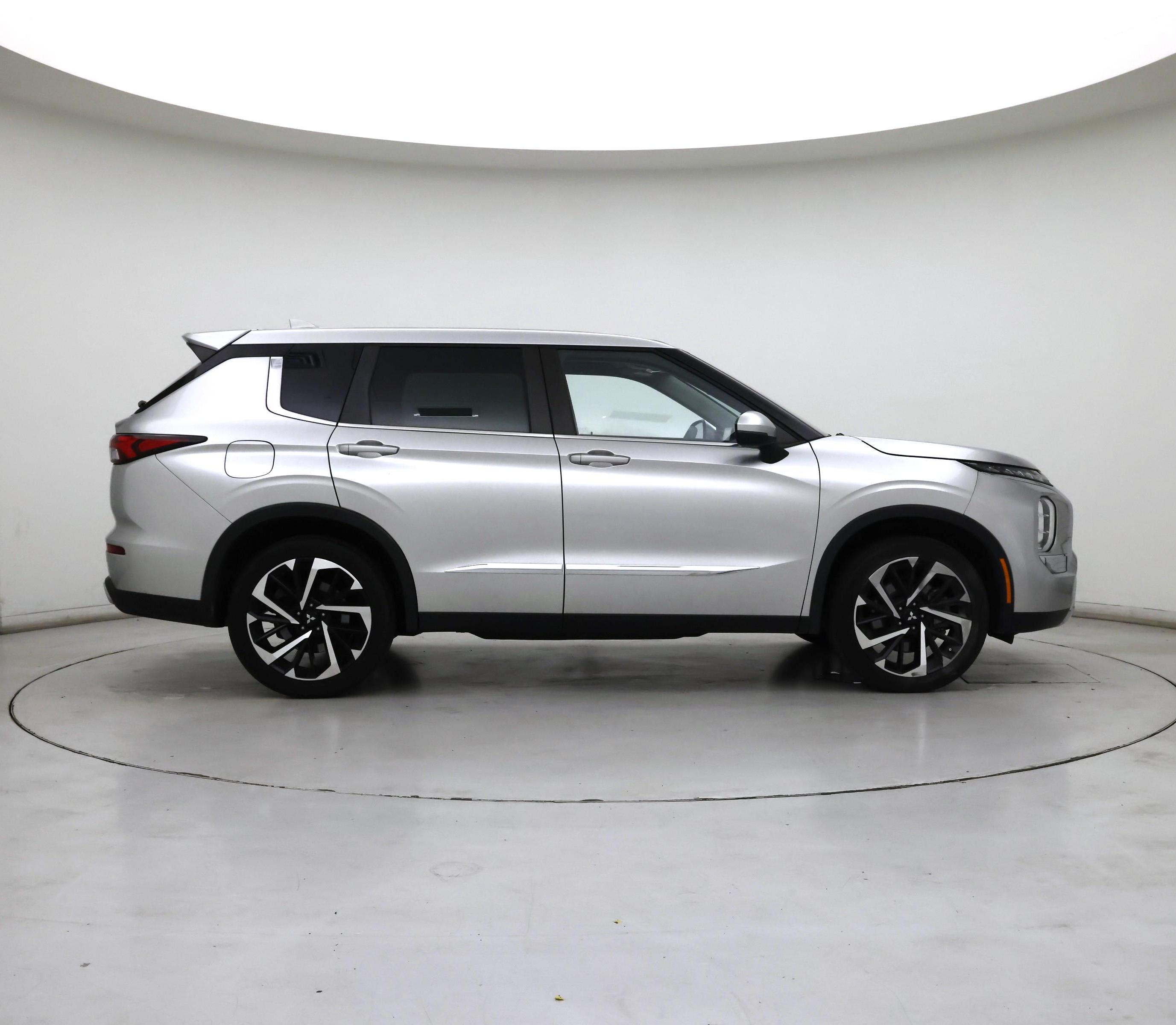 Thumbnail: 2022 Mitsubishi Outlander - 7