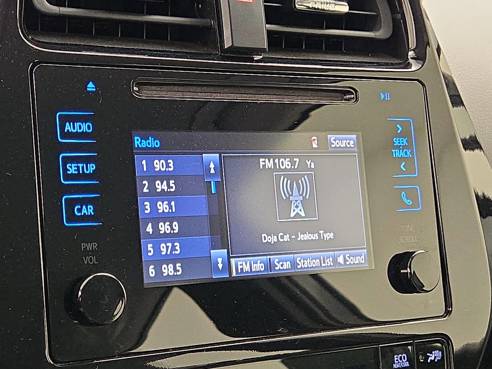 Thumbnail: 2018 Toyota Prius - 14
