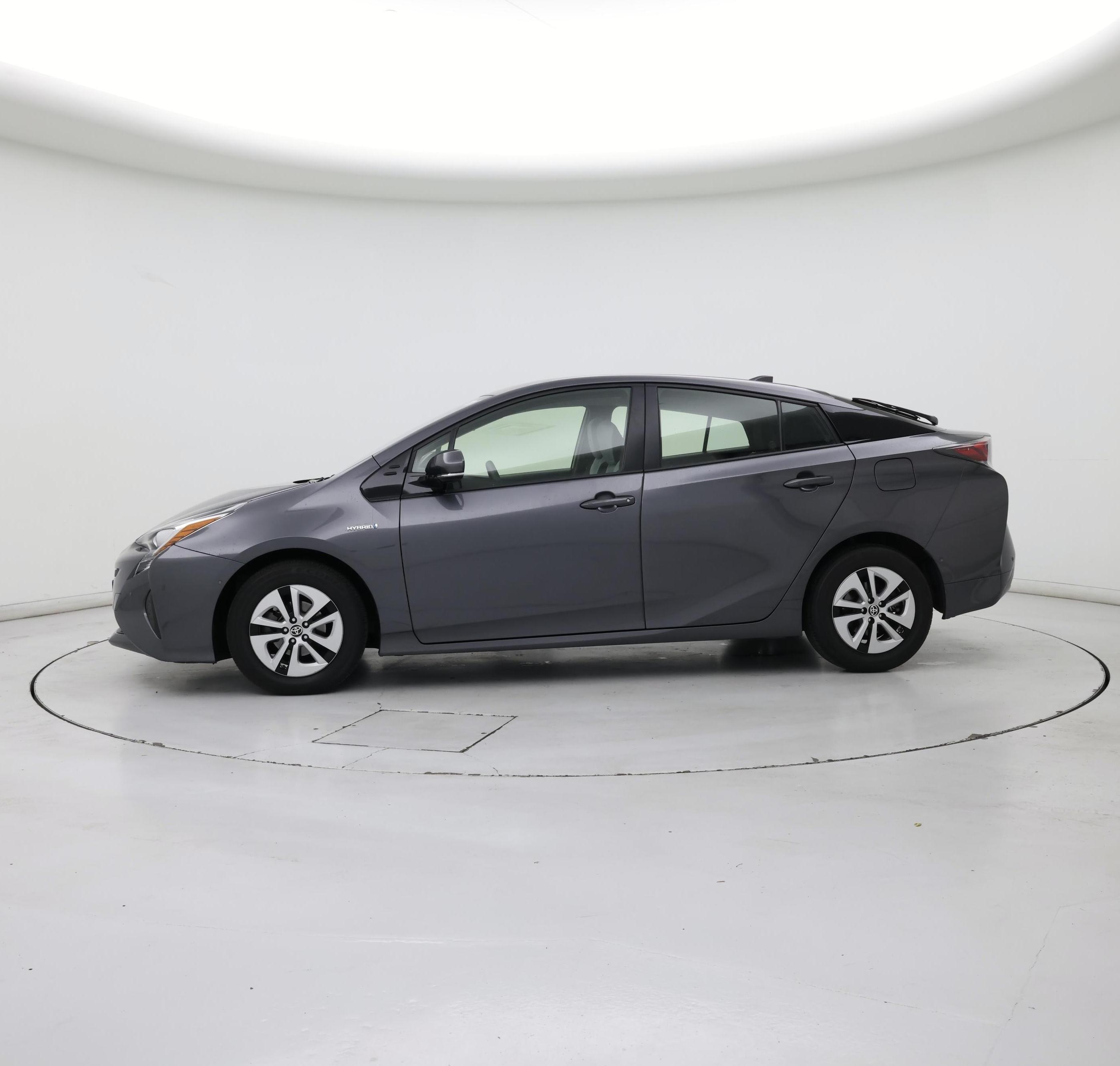 Thumbnail: 2018 Toyota Prius - 3