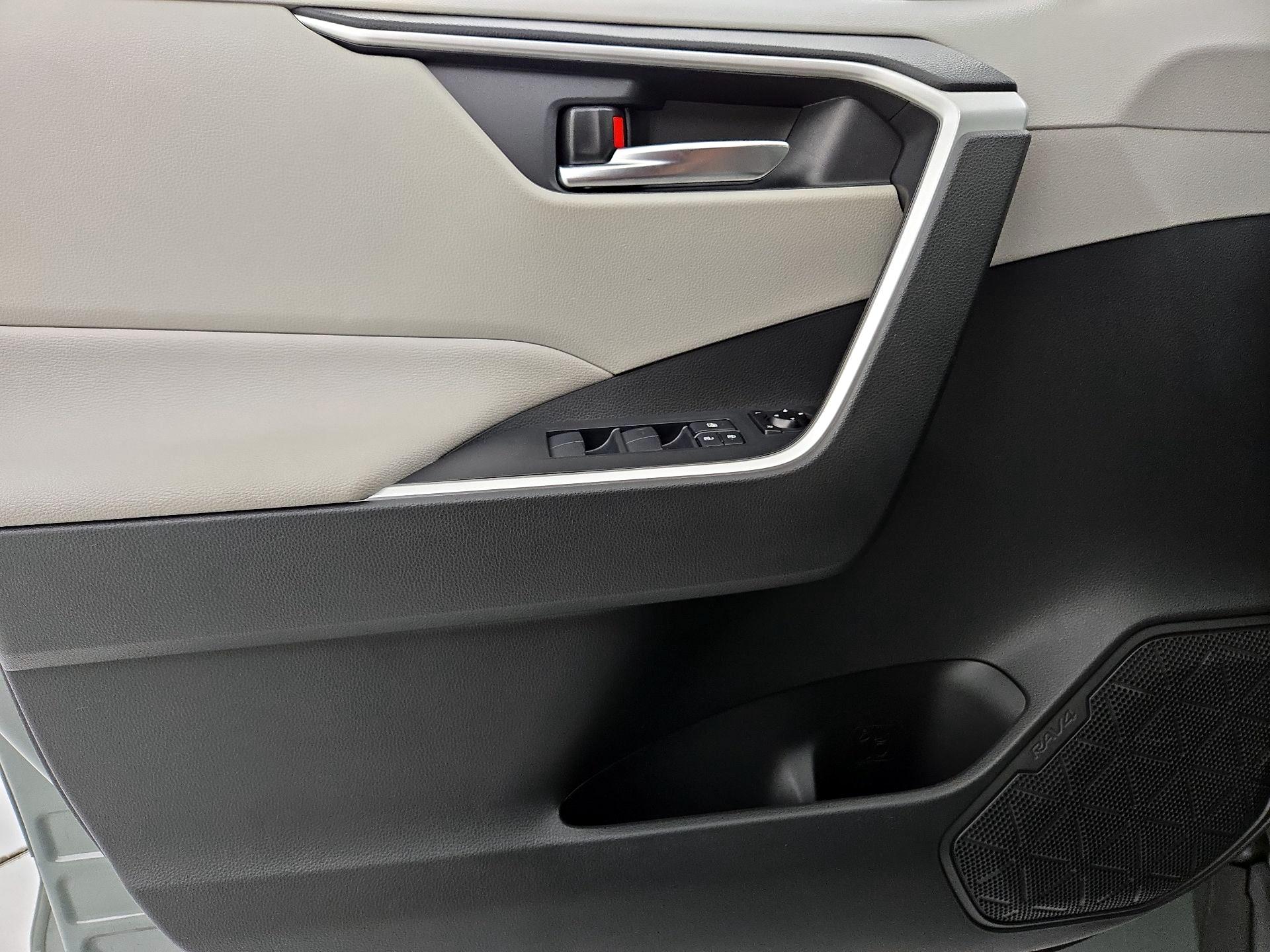 Thumbnail: 2020 Toyota RAV4 - 12