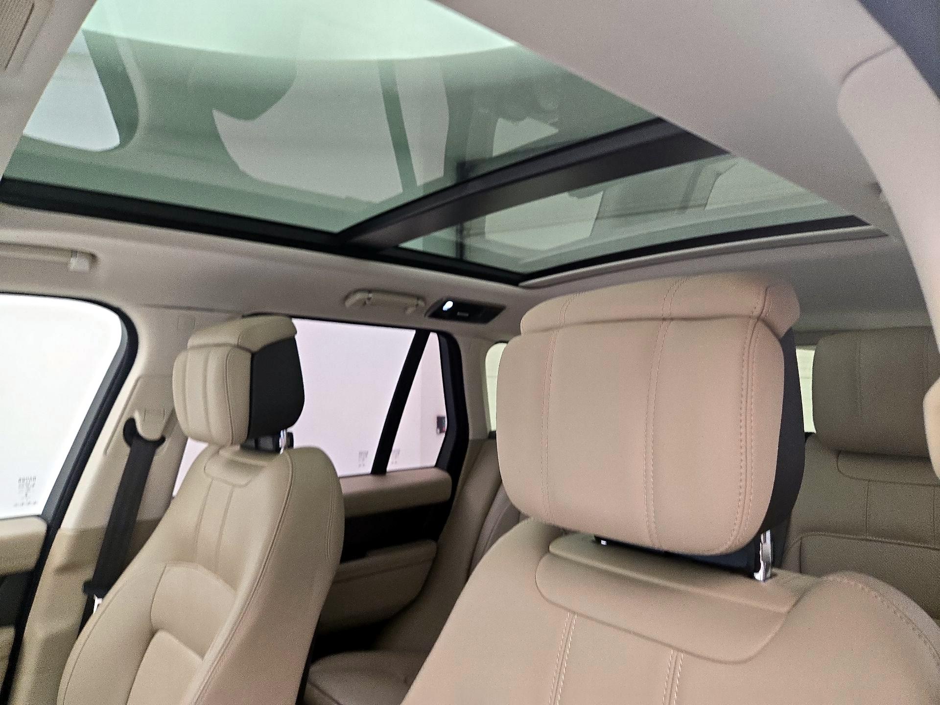 Thumbnail: 2021 Land Rover Range Rover - 18
