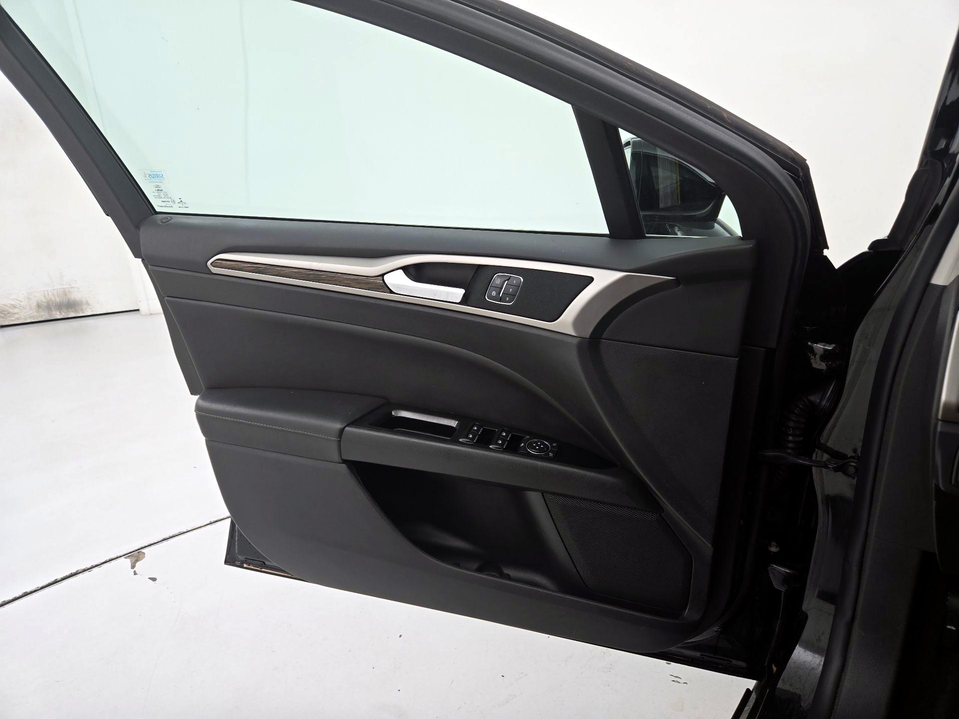 Thumbnail: 2016 Ford Fusion - 12