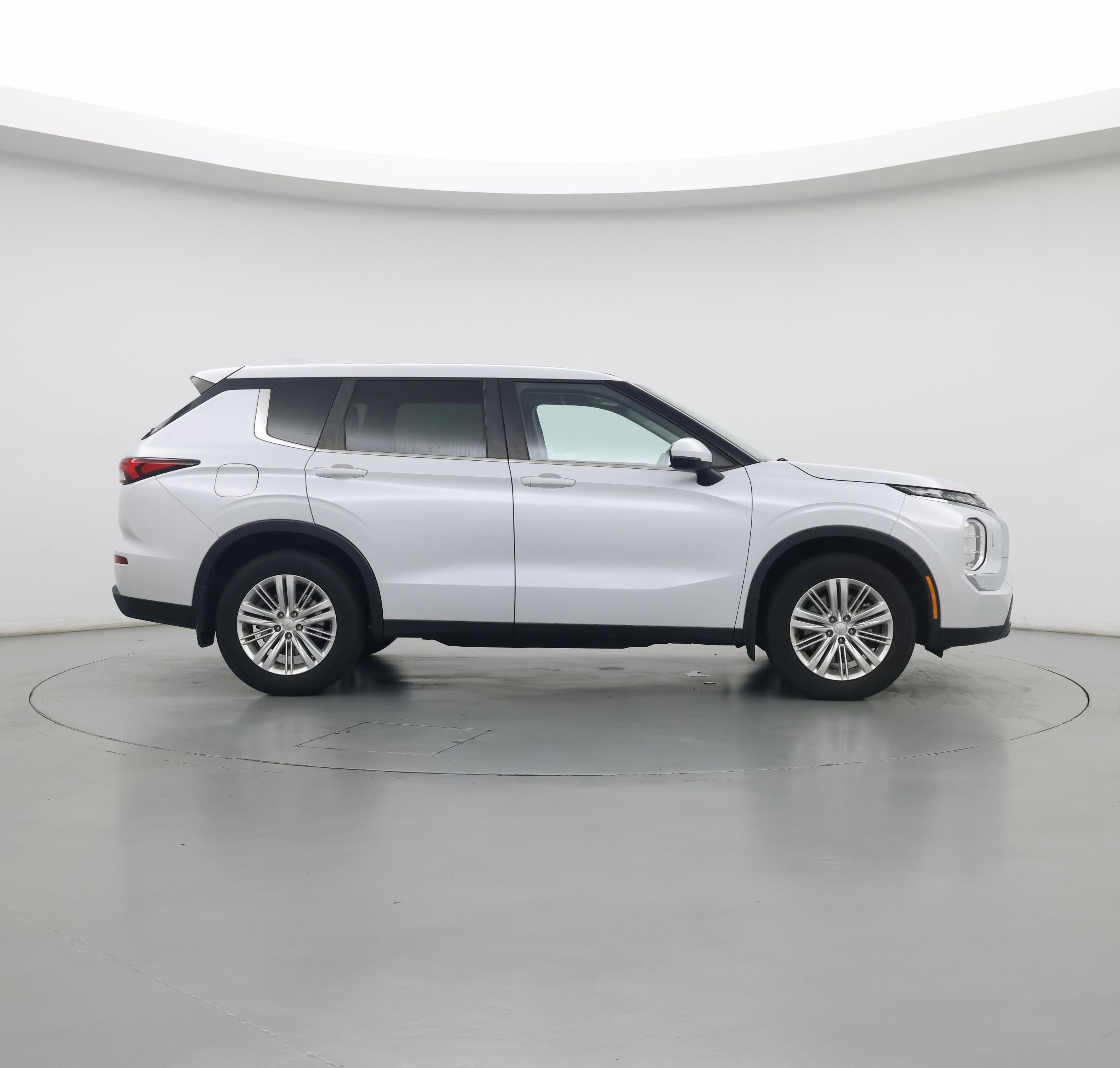 Thumbnail: 2022 Mitsubishi Outlander - 7