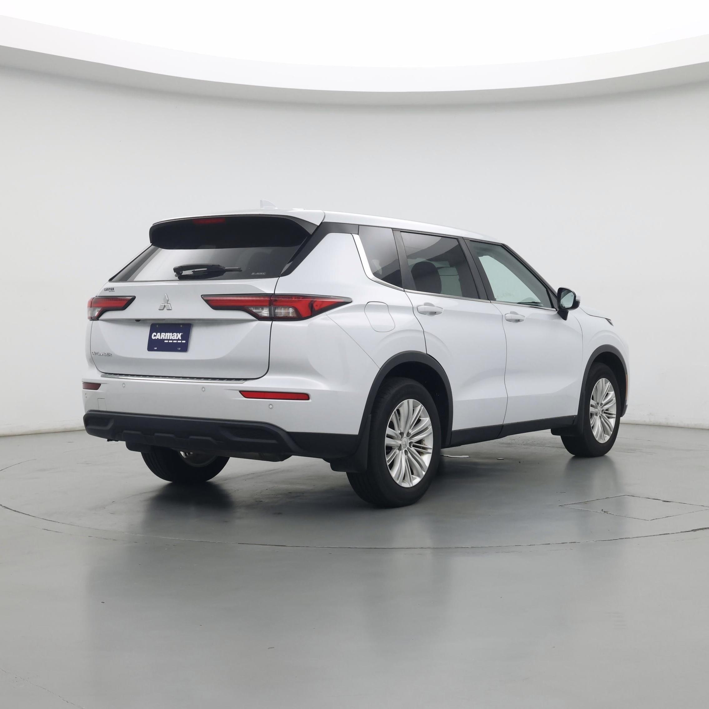 Thumbnail: 2022 Mitsubishi Outlander - 8