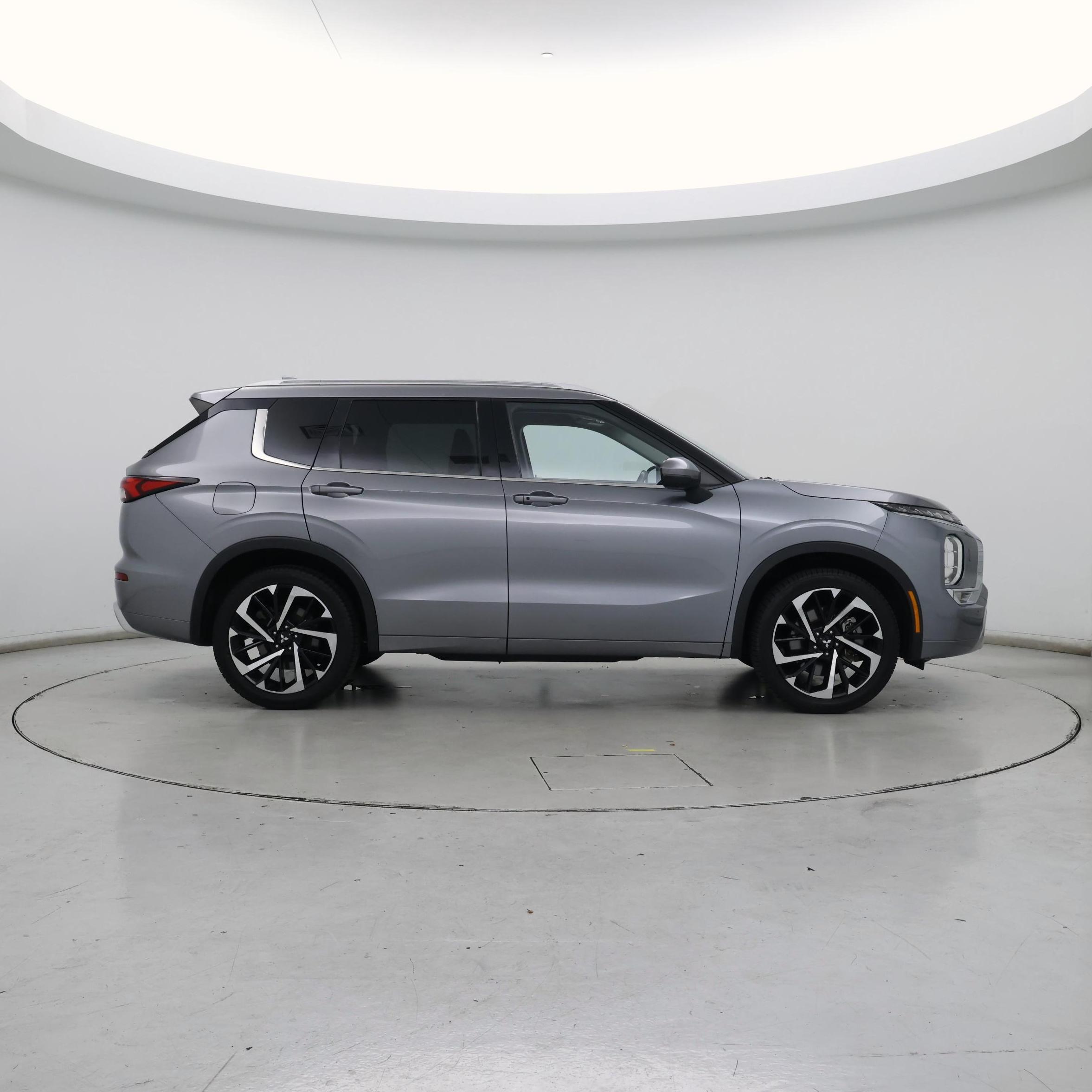 Thumbnail: 2022 Mitsubishi Outlander - 7