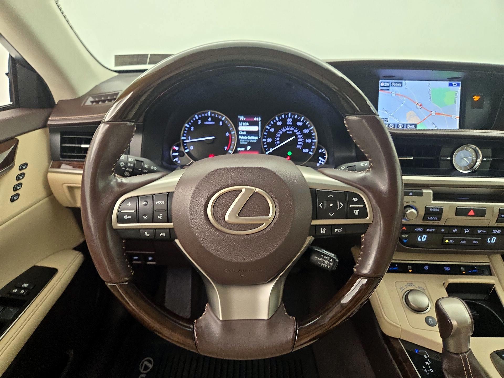 Thumbnail: 2016 Lexus ES - 10