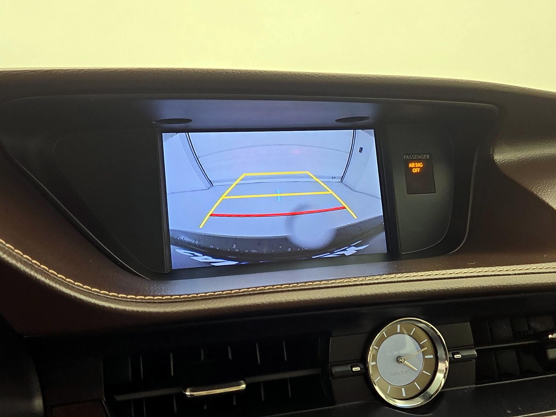 Thumbnail: 2016 Lexus ES - 15