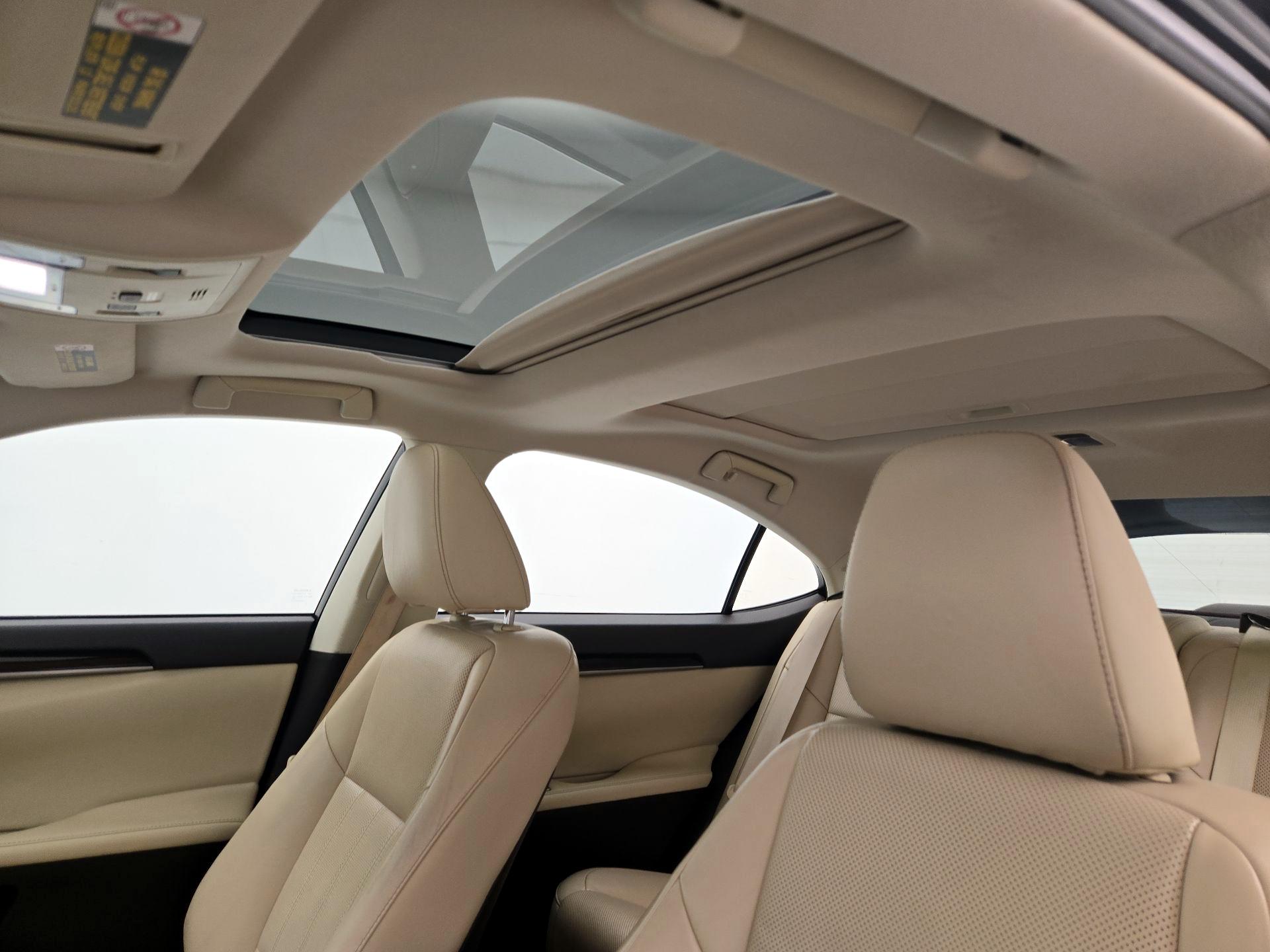 Thumbnail: 2016 Lexus ES - 20