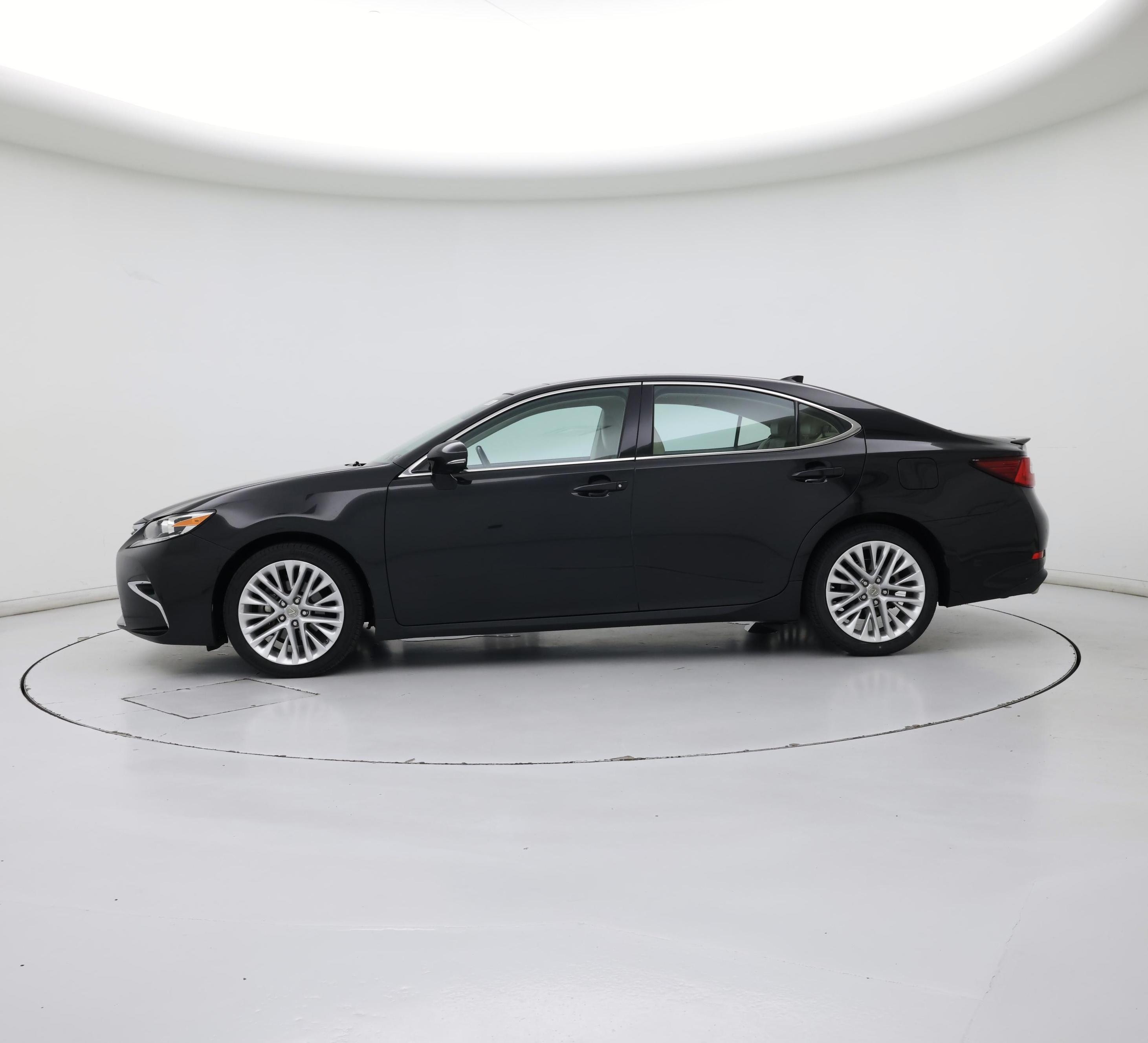 Thumbnail: 2016 Lexus ES - 3