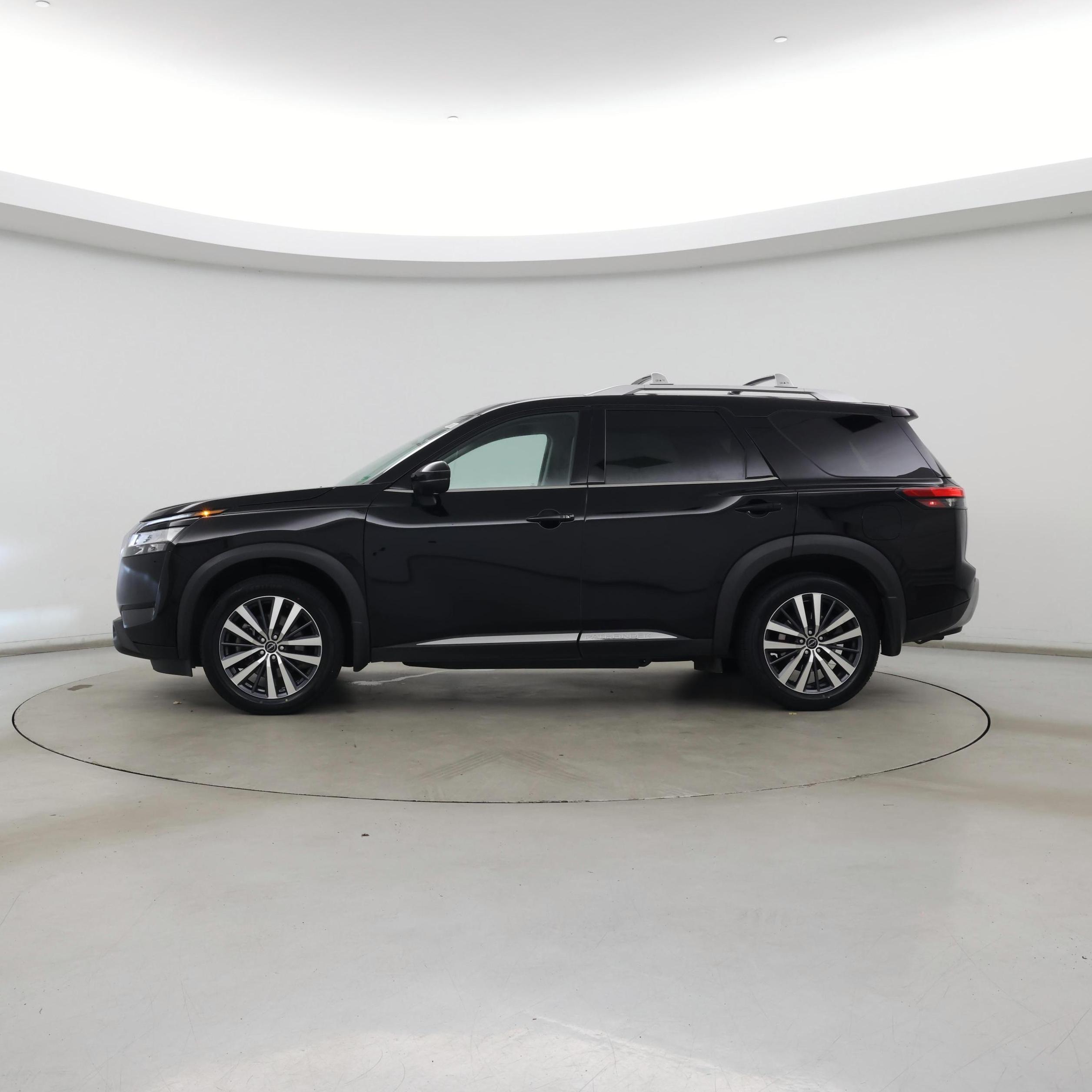 Thumbnail: 2022 Nissan Pathfinder - 3