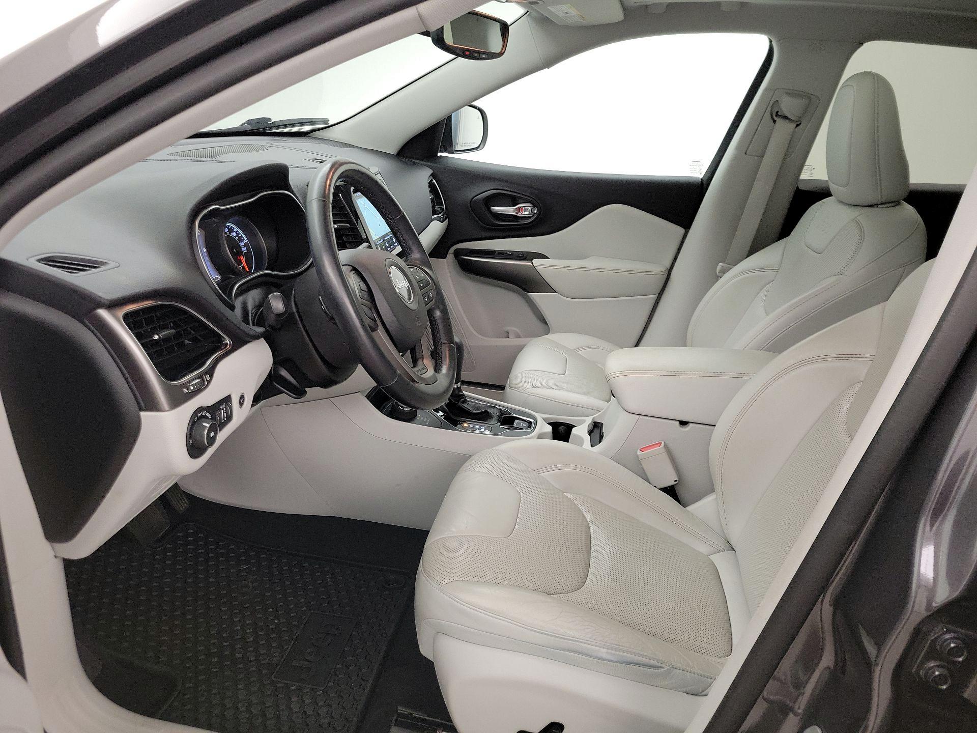 Thumbnail: 2020 Jeep Cherokee - 11