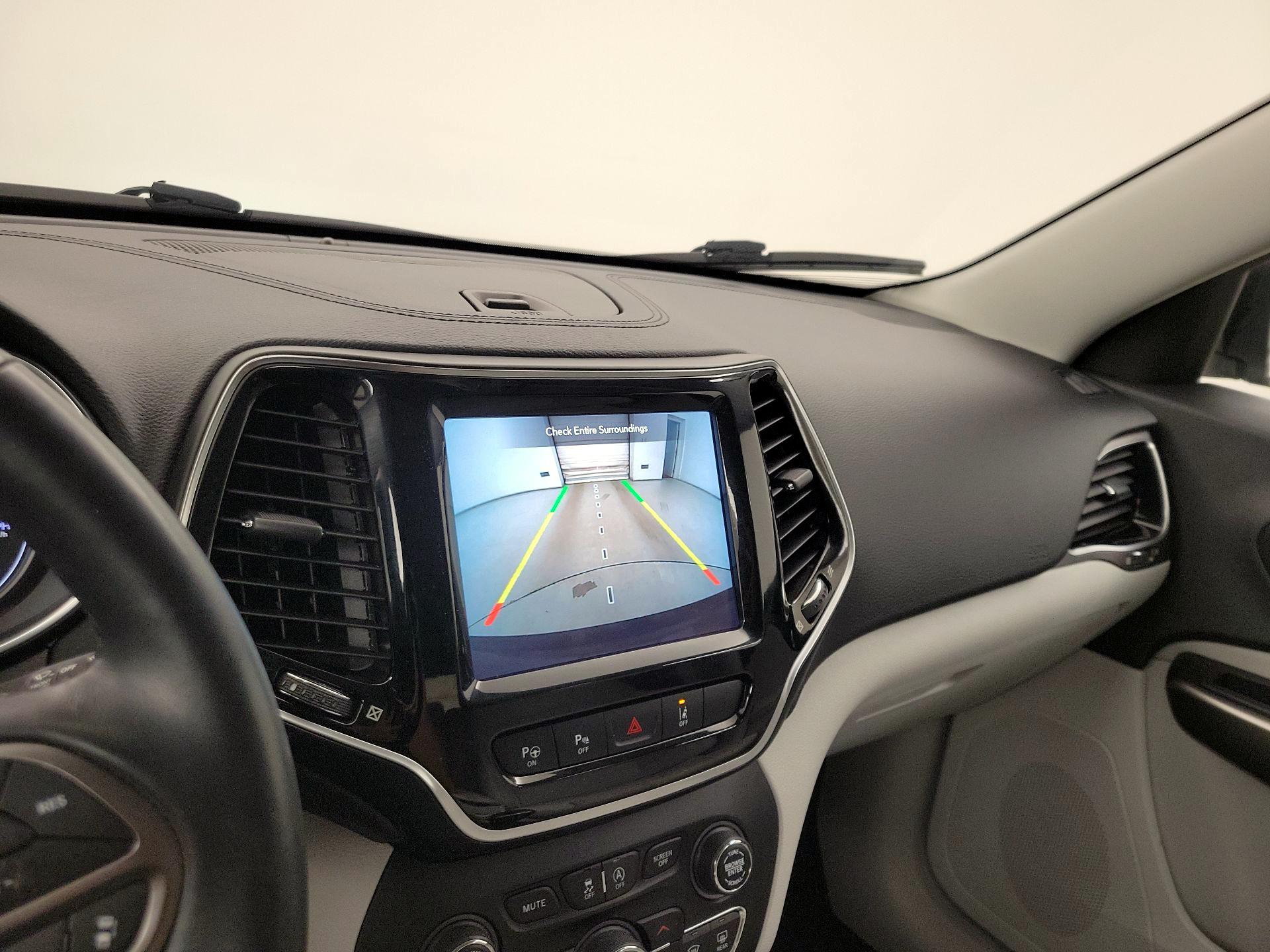 Thumbnail: 2020 Jeep Cherokee - 15
