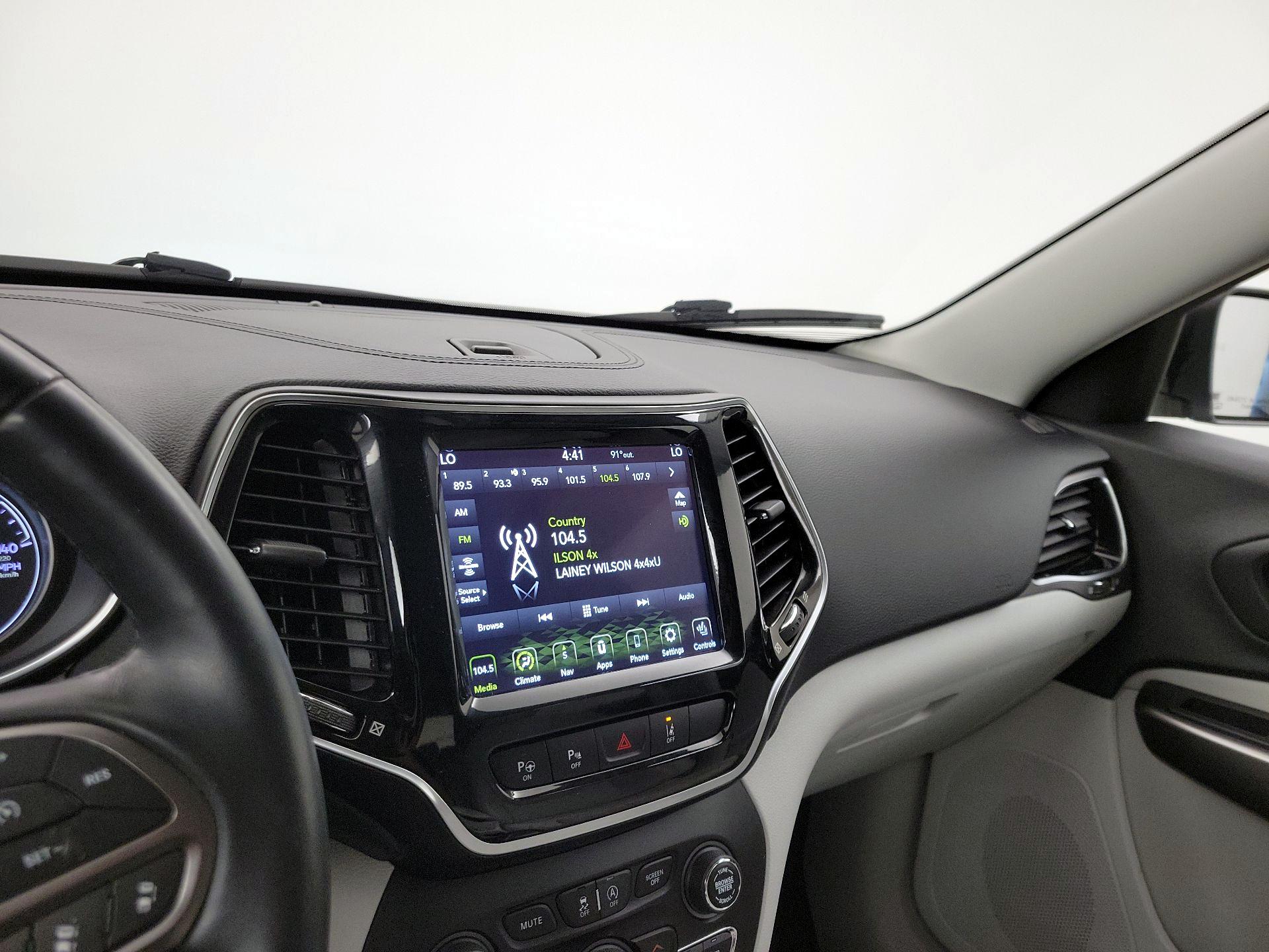 Thumbnail: 2020 Jeep Cherokee - 16