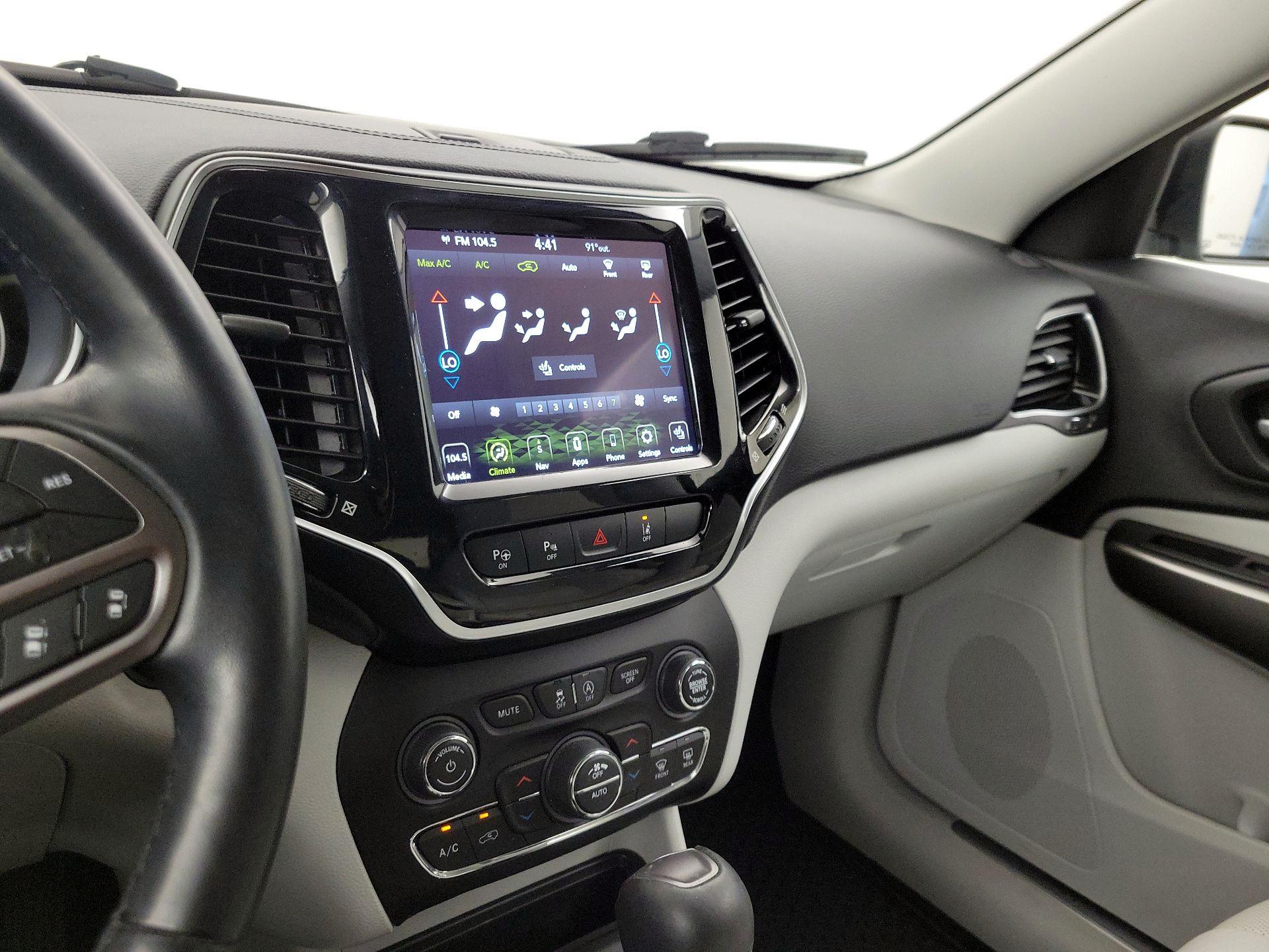 Thumbnail: 2020 Jeep Cherokee - 17