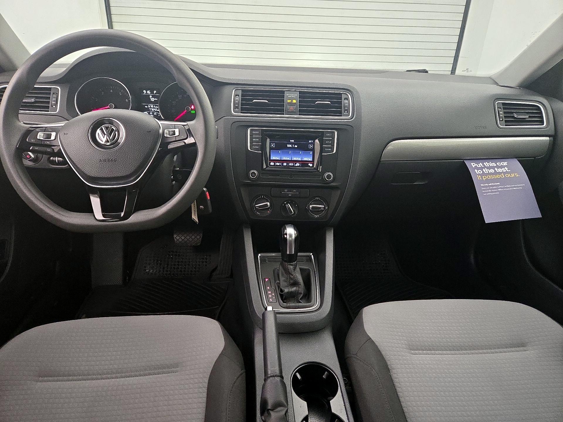 Thumbnail: 2017 Volkswagen Jetta - 9