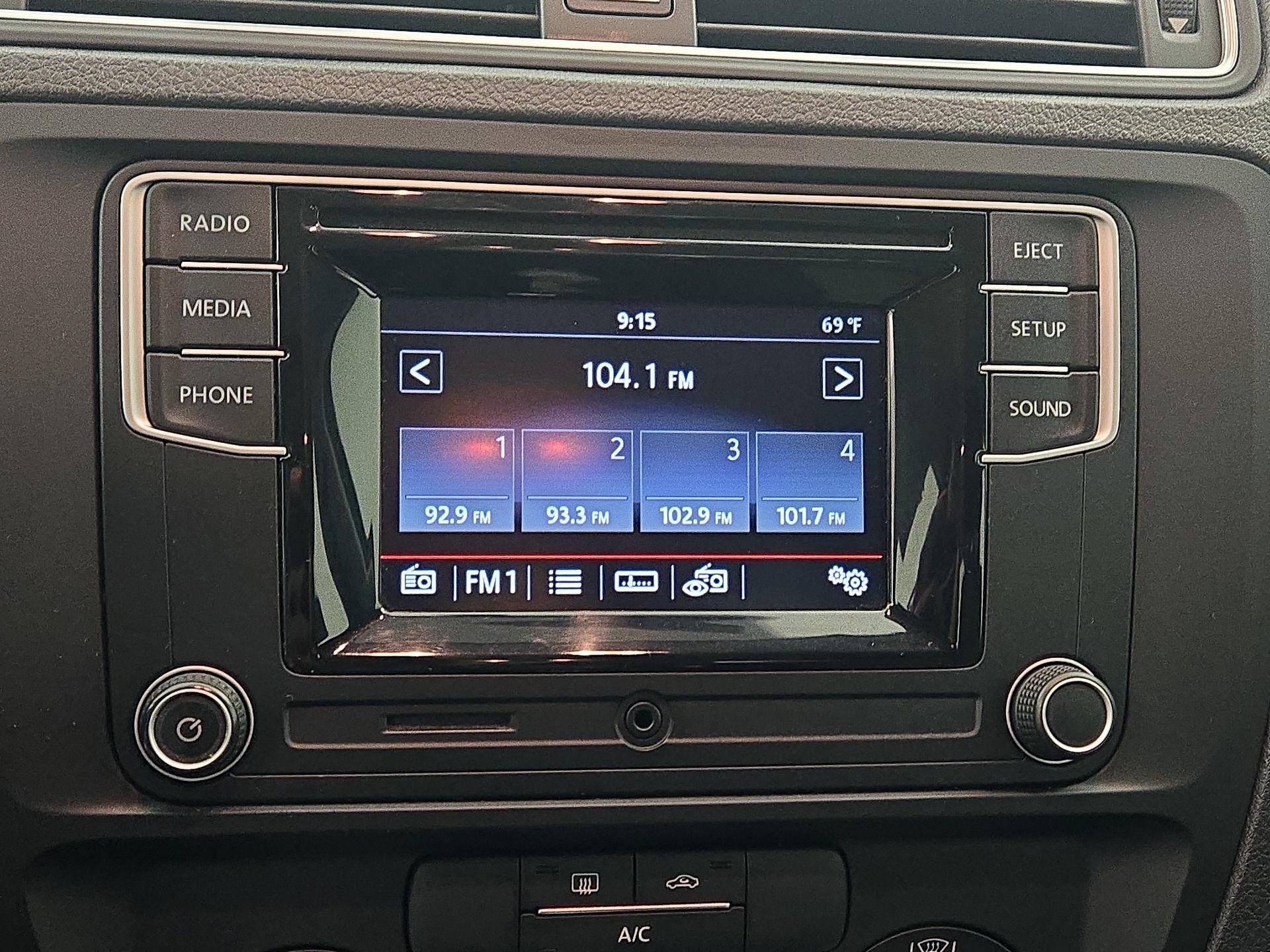 Thumbnail: 2017 Volkswagen Jetta - 15