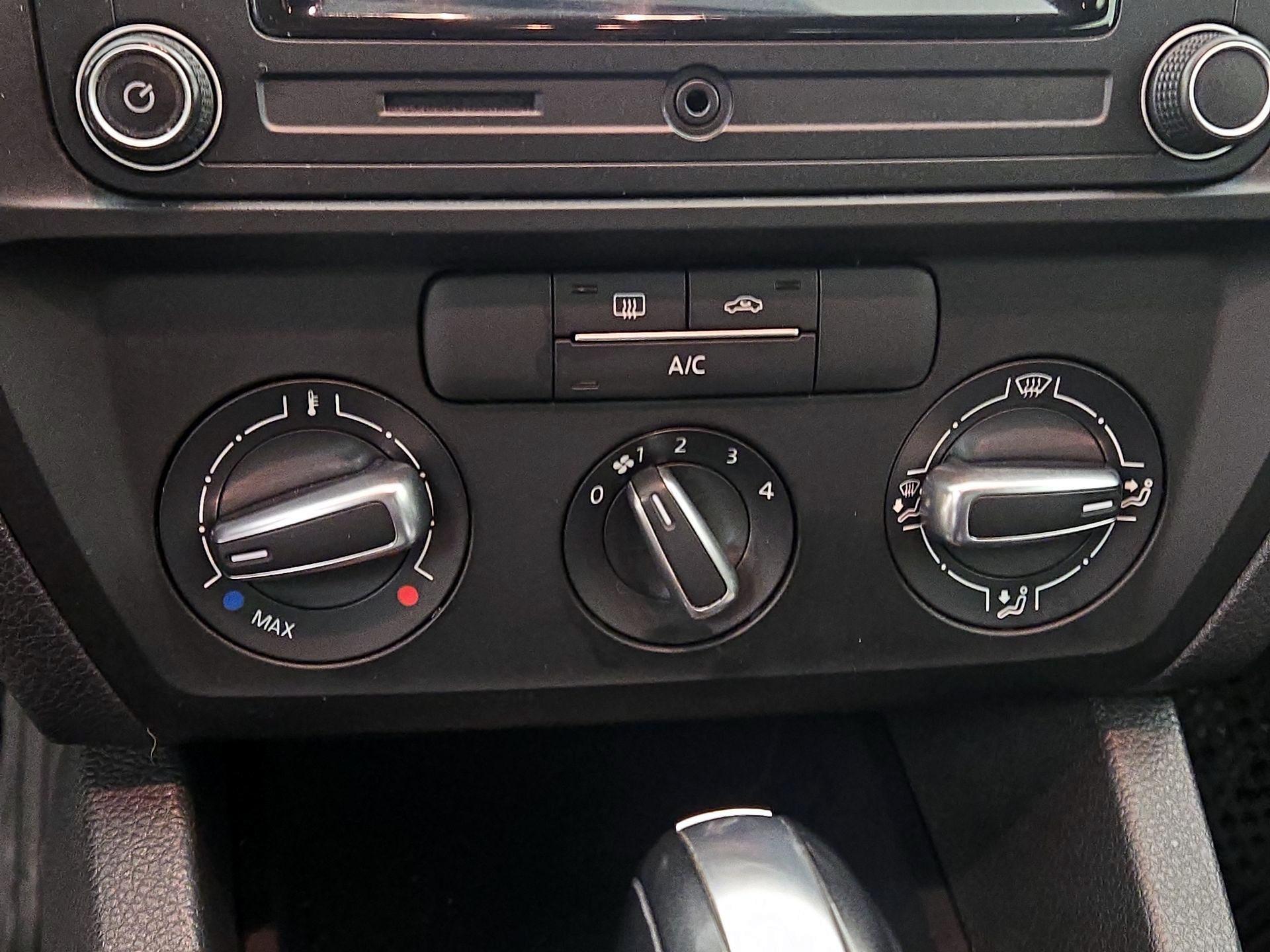 Thumbnail: 2017 Volkswagen Jetta - 16