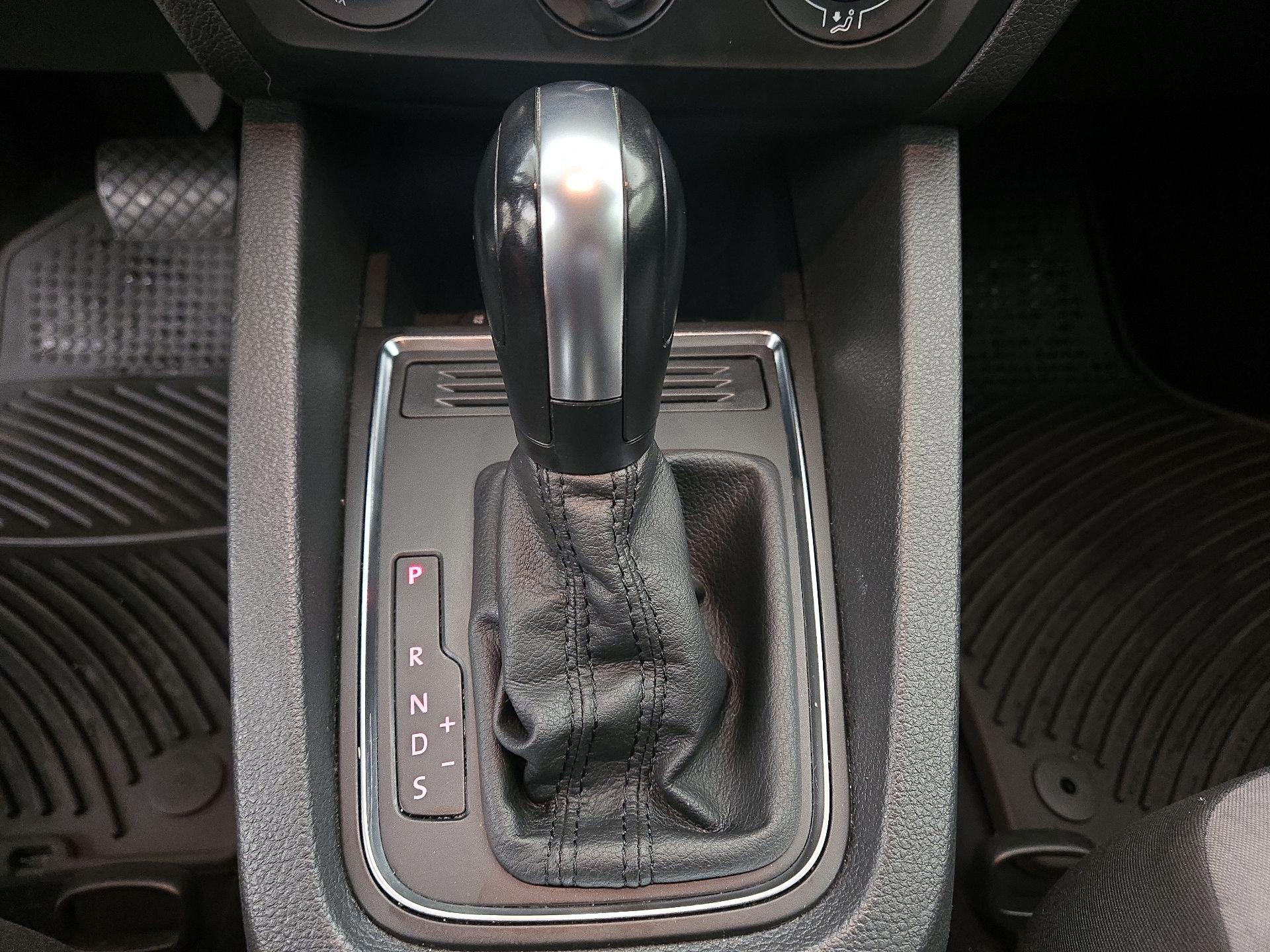 Thumbnail: 2017 Volkswagen Jetta - 17