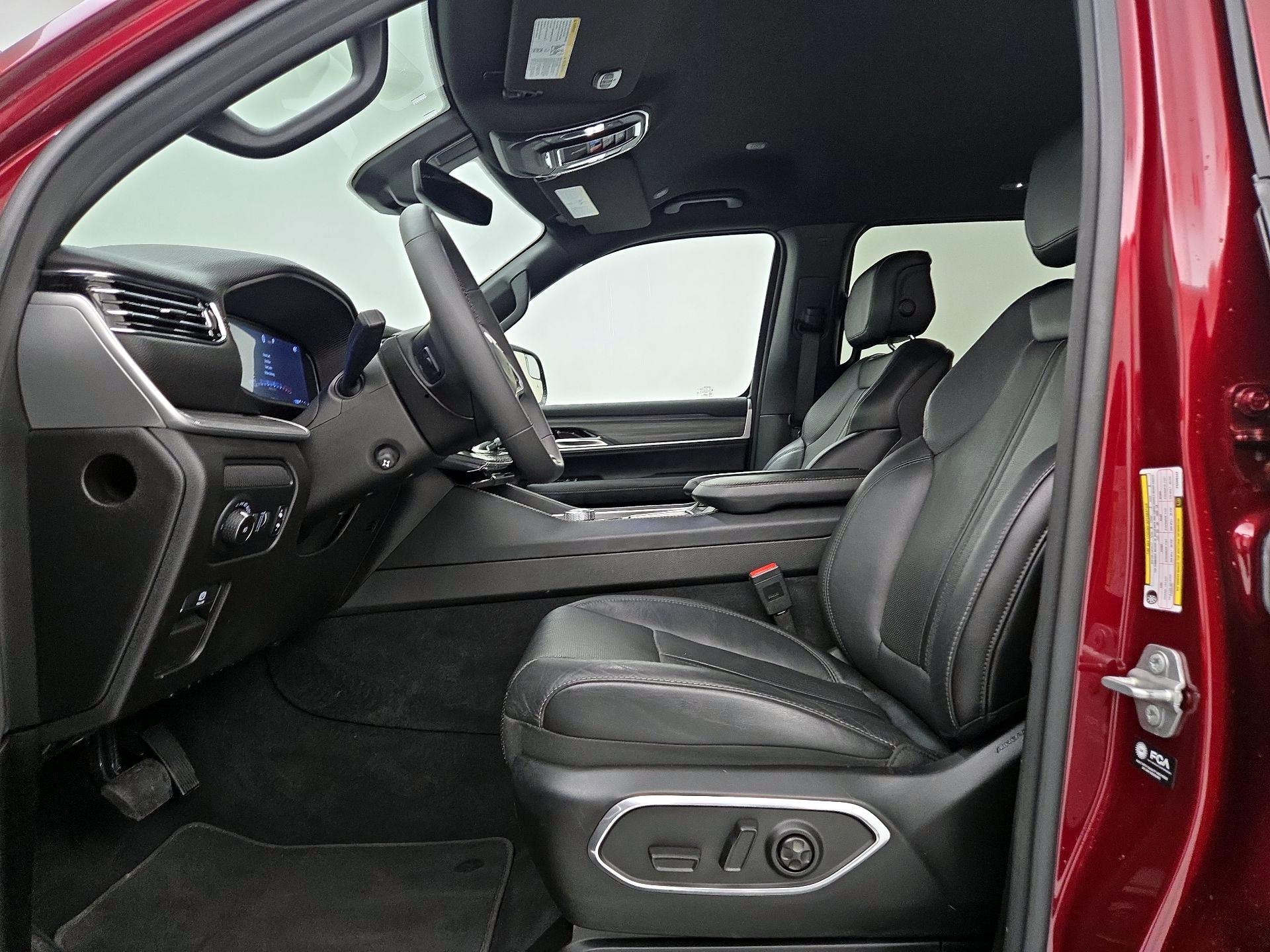 Thumbnail: 2023 Jeep Wagoneer - 11