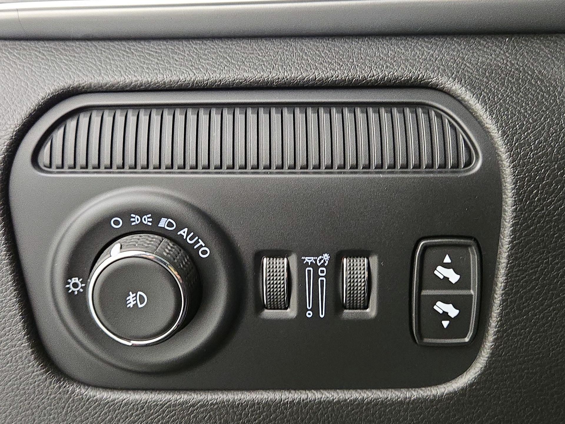 Thumbnail: 2023 Jeep Wagoneer - 13