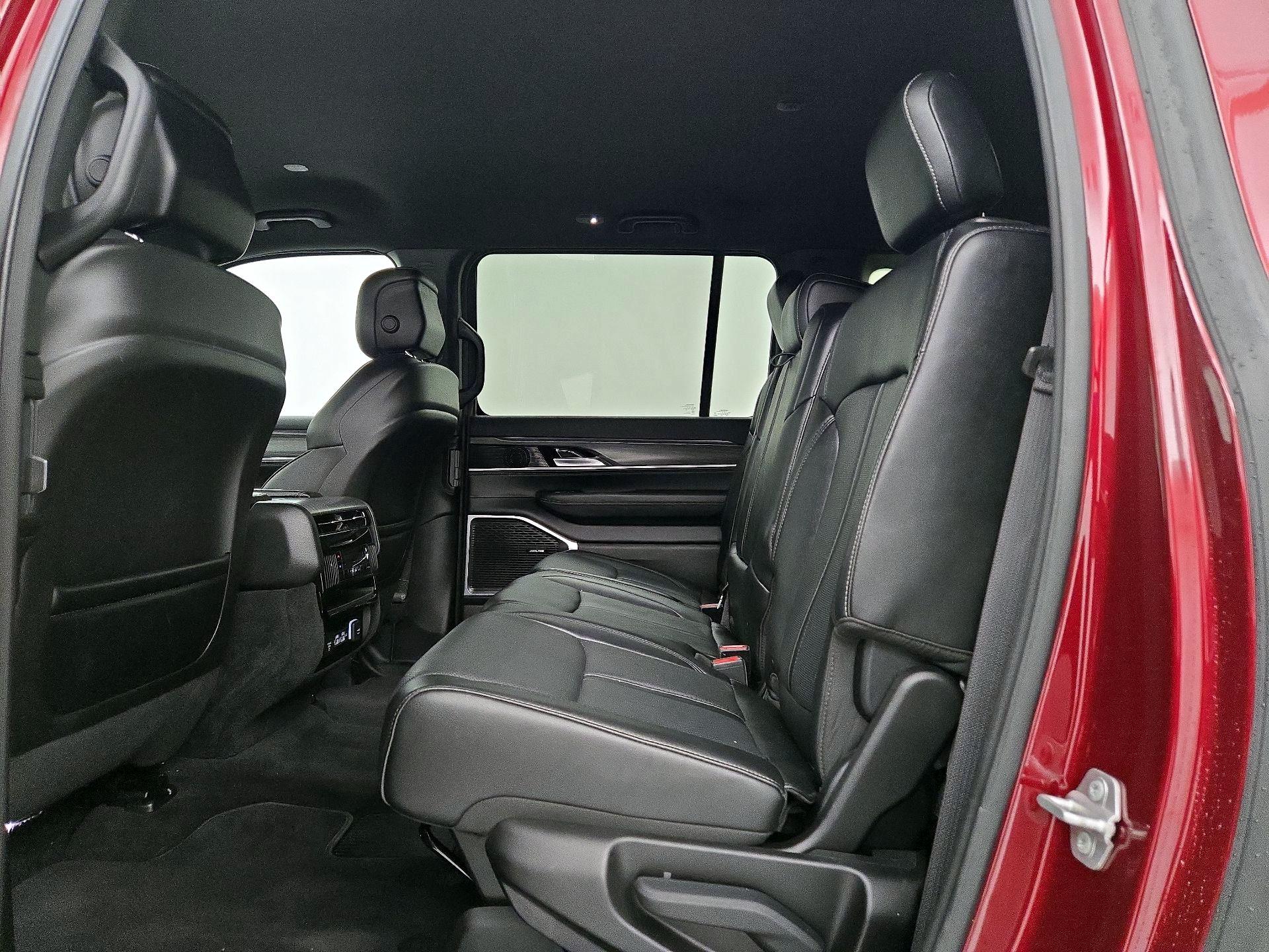 Thumbnail: 2023 Jeep Wagoneer - 20