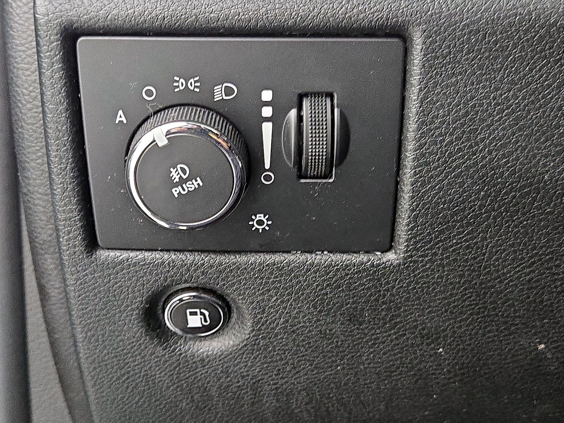 Thumbnail: 2015 Jeep Grand Cherokee - 13