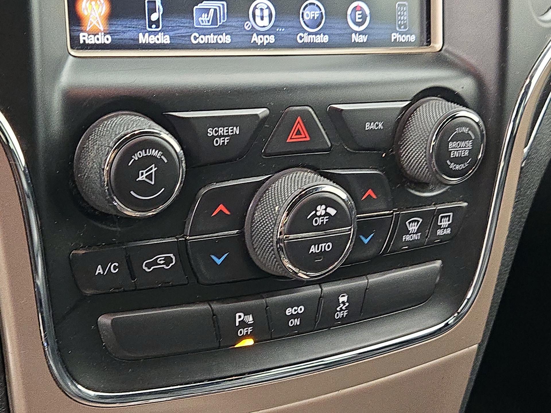 Thumbnail: 2015 Jeep Grand Cherokee - 17