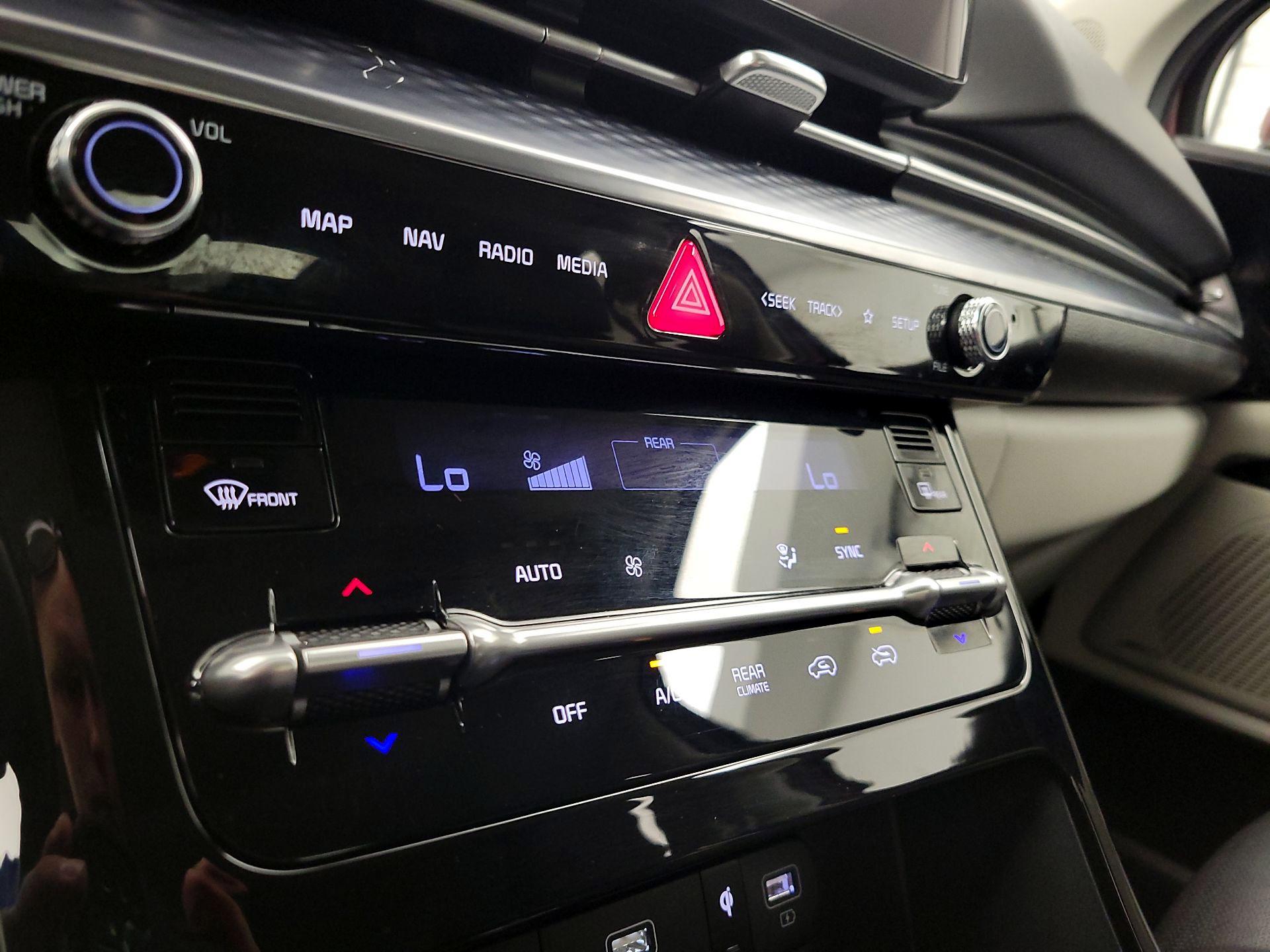 Thumbnail: 2024 Kia Carnival - 17