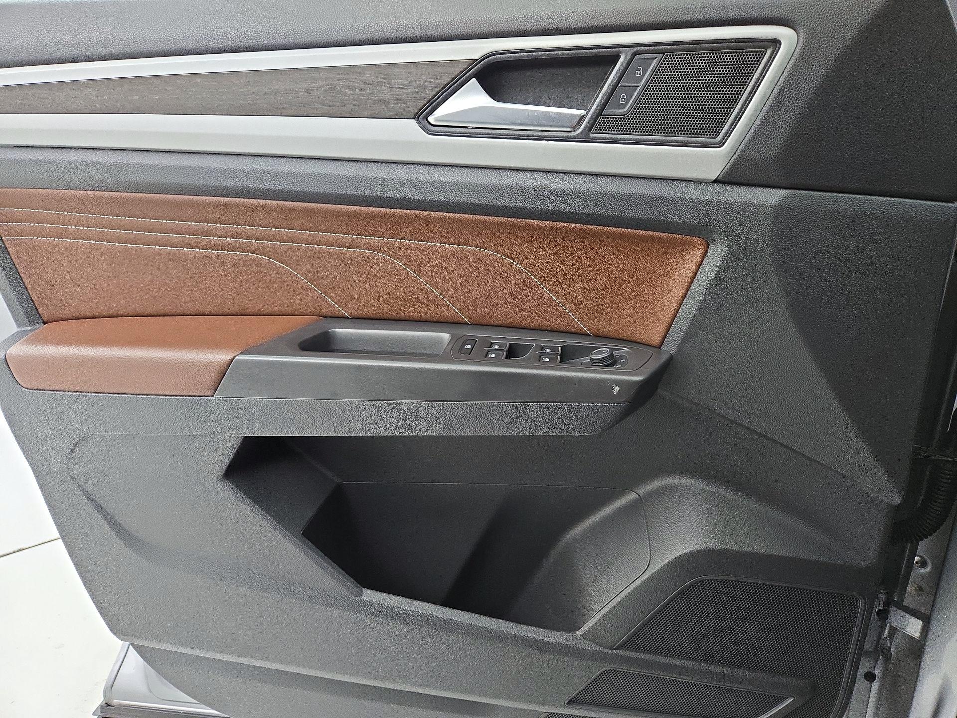 Thumbnail: 2022 Volkswagen Atlas - 12