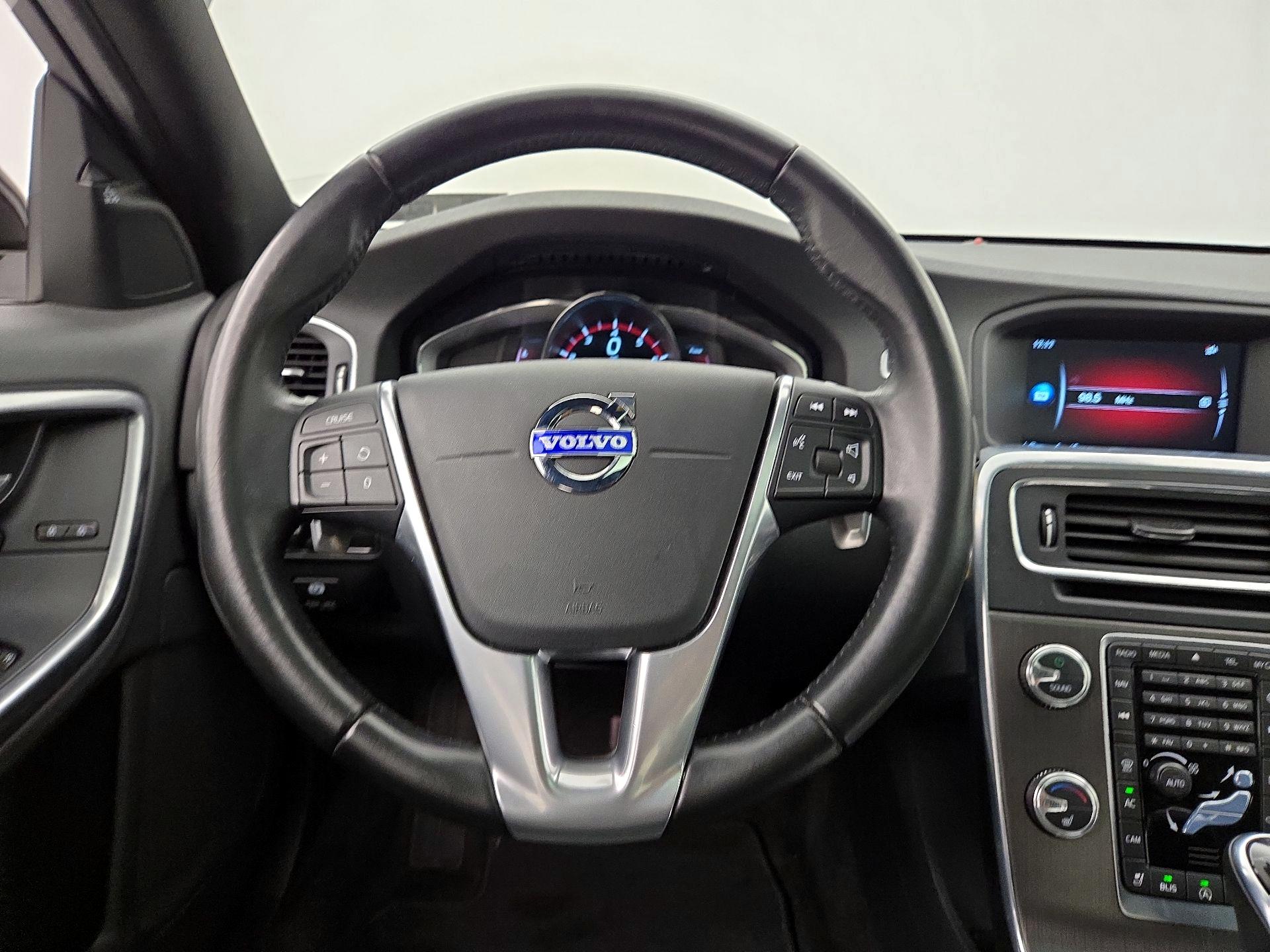 Thumbnail: 2015 Volvo S60 - 10