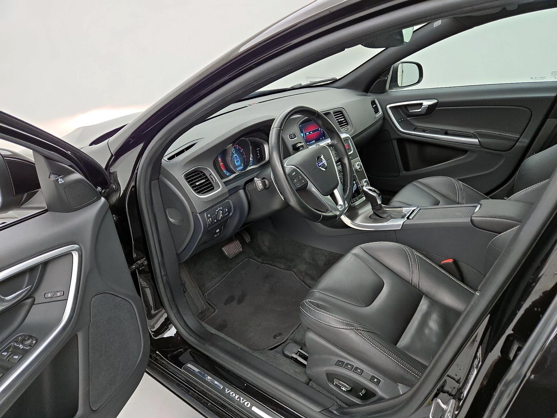 Thumbnail: 2015 Volvo S60 - 11