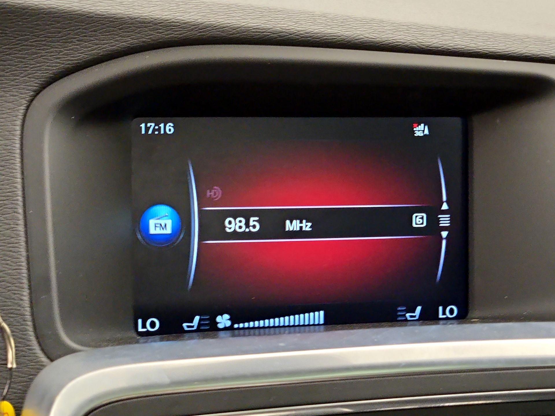 Thumbnail: 2015 Volvo S60 - 15