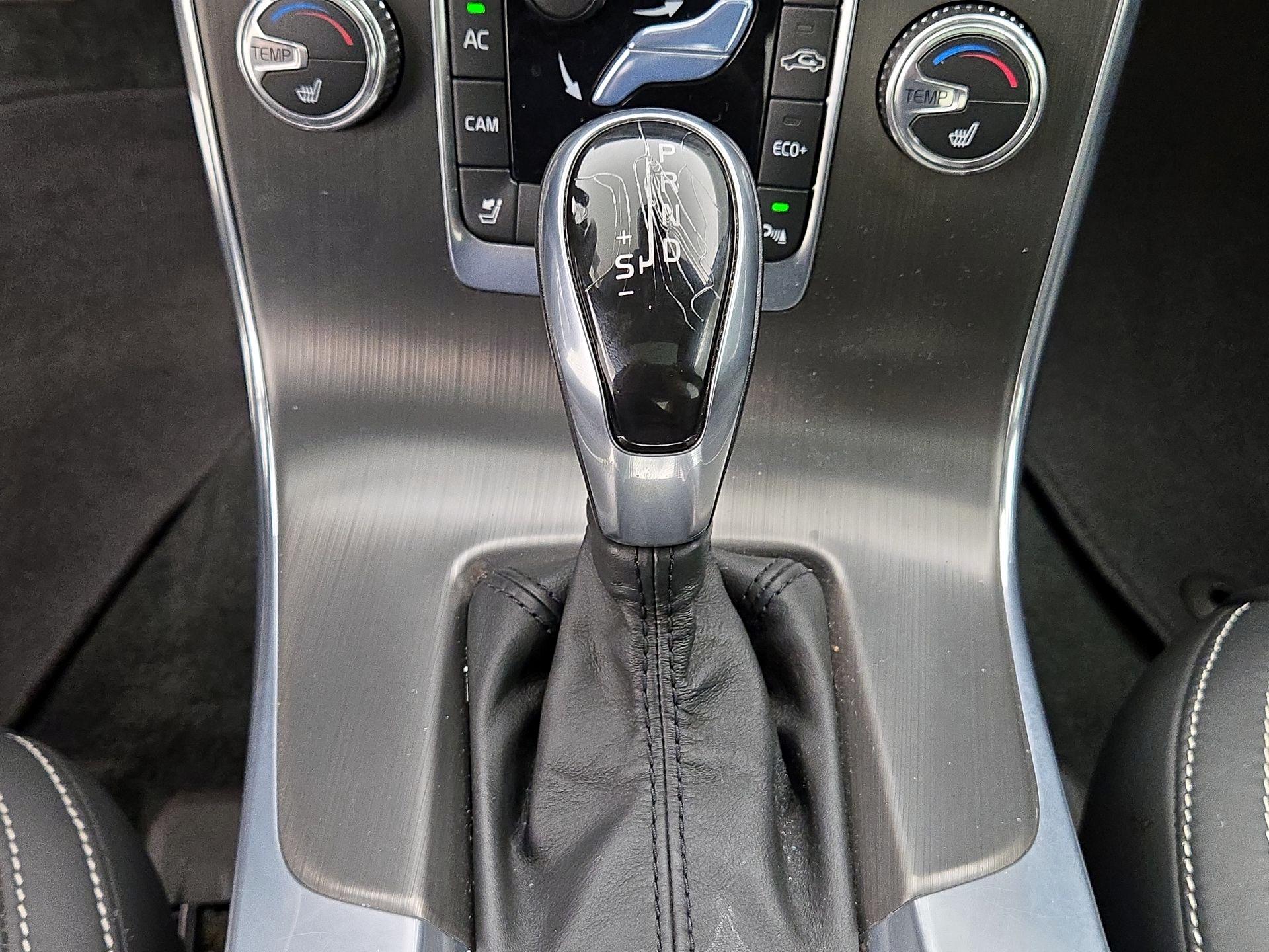 Thumbnail: 2015 Volvo S60 - 17