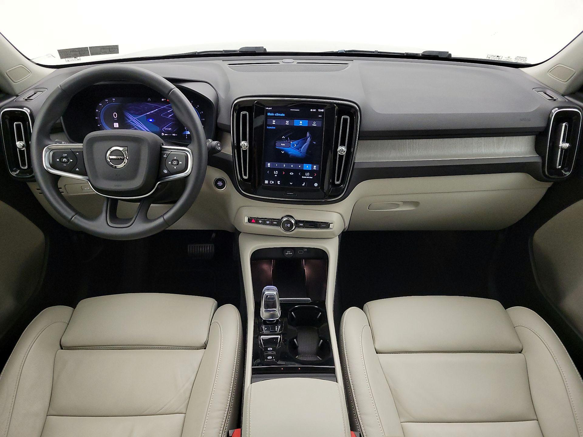 Thumbnail: 2023 Volvo XC40 - 9