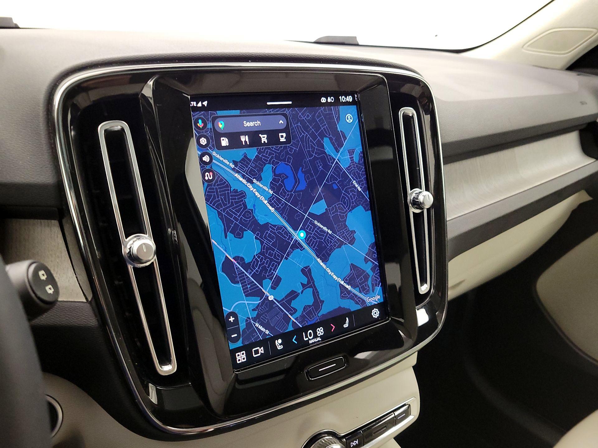 Thumbnail: 2023 Volvo XC40 - 13