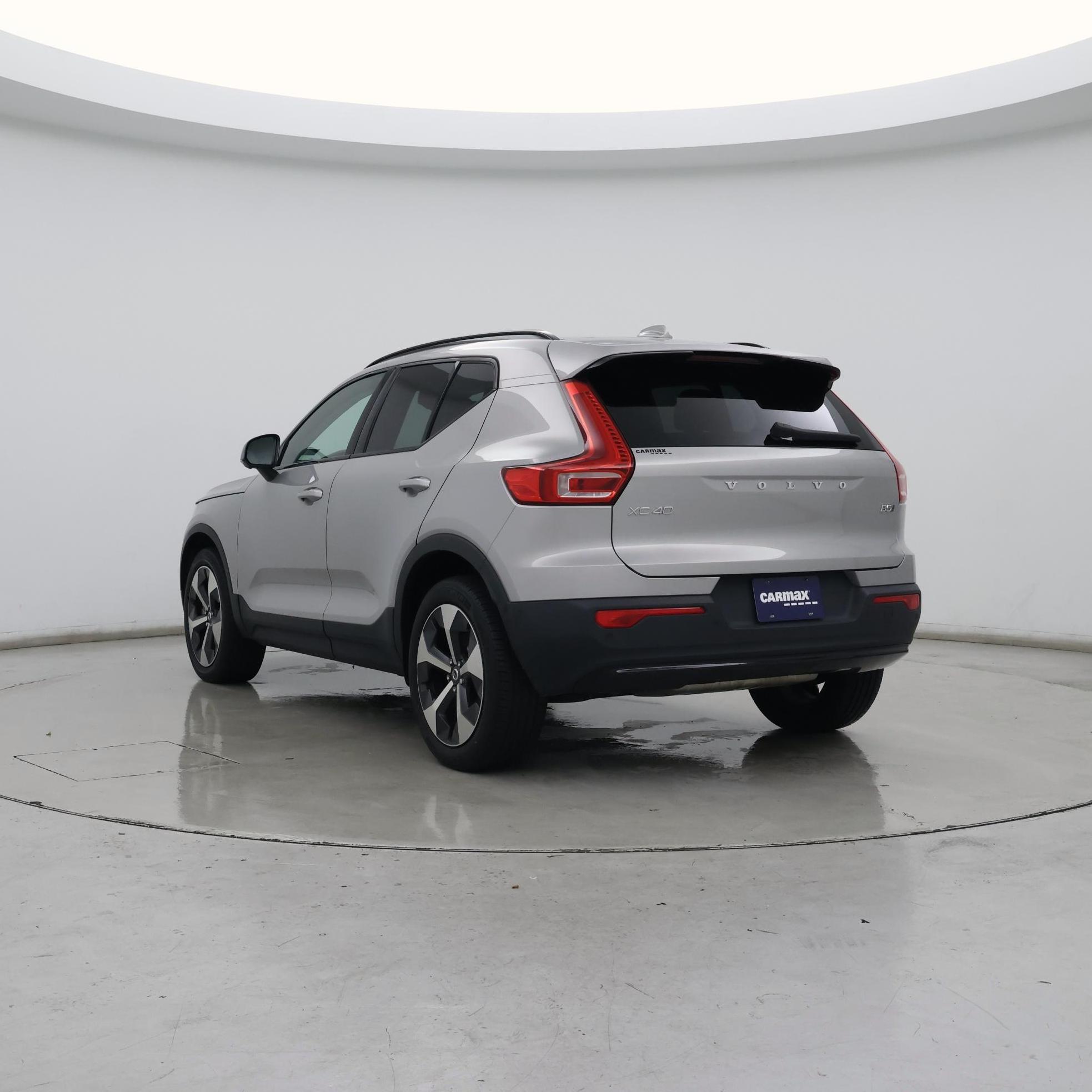Thumbnail: 2023 Volvo XC40 - 2