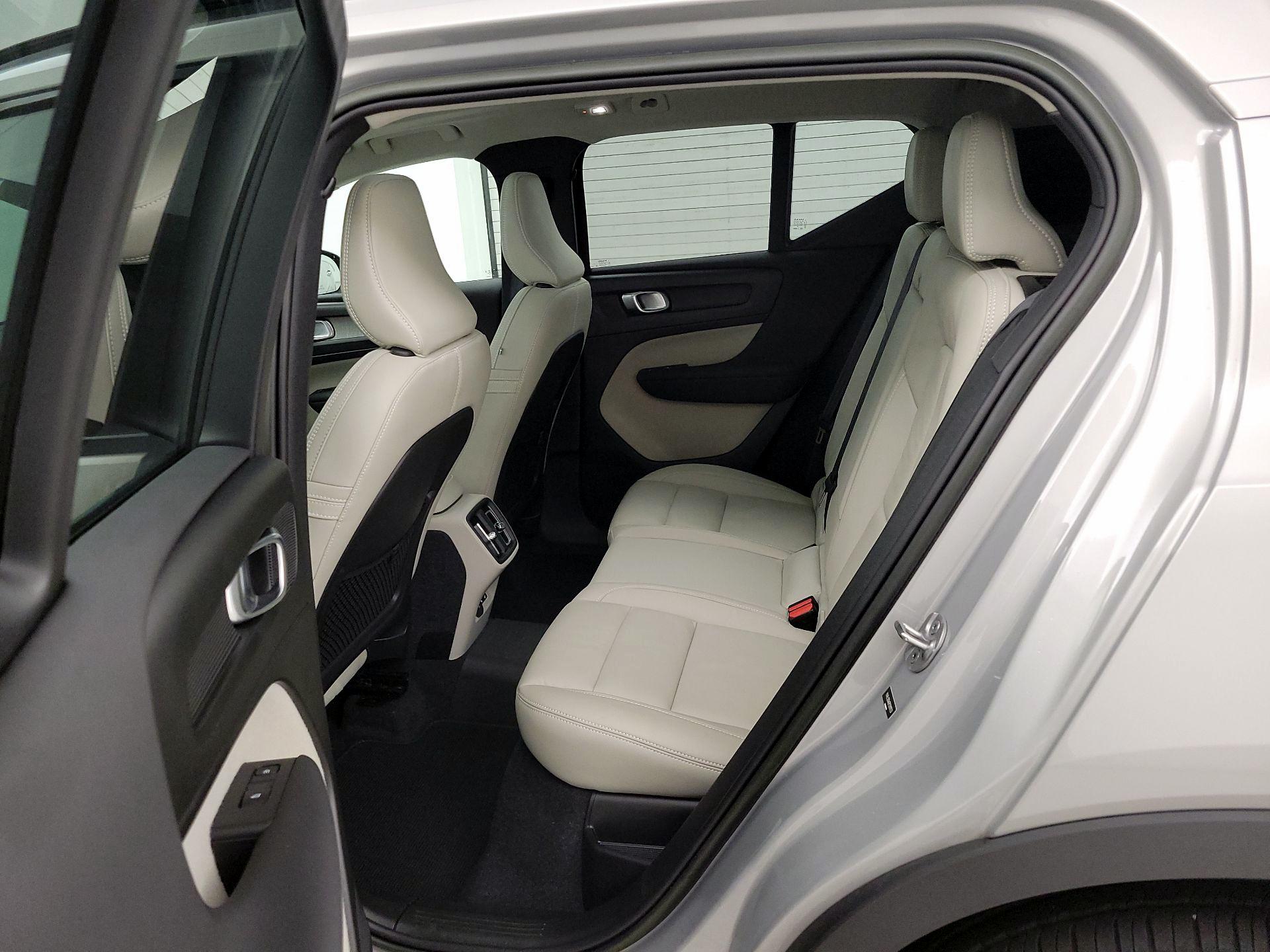 Thumbnail: 2023 Volvo XC40 - 20