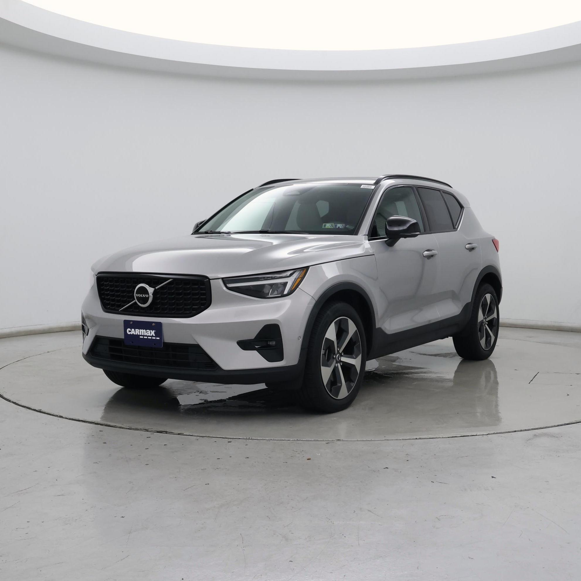 Thumbnail: 2023 Volvo XC40 - 4