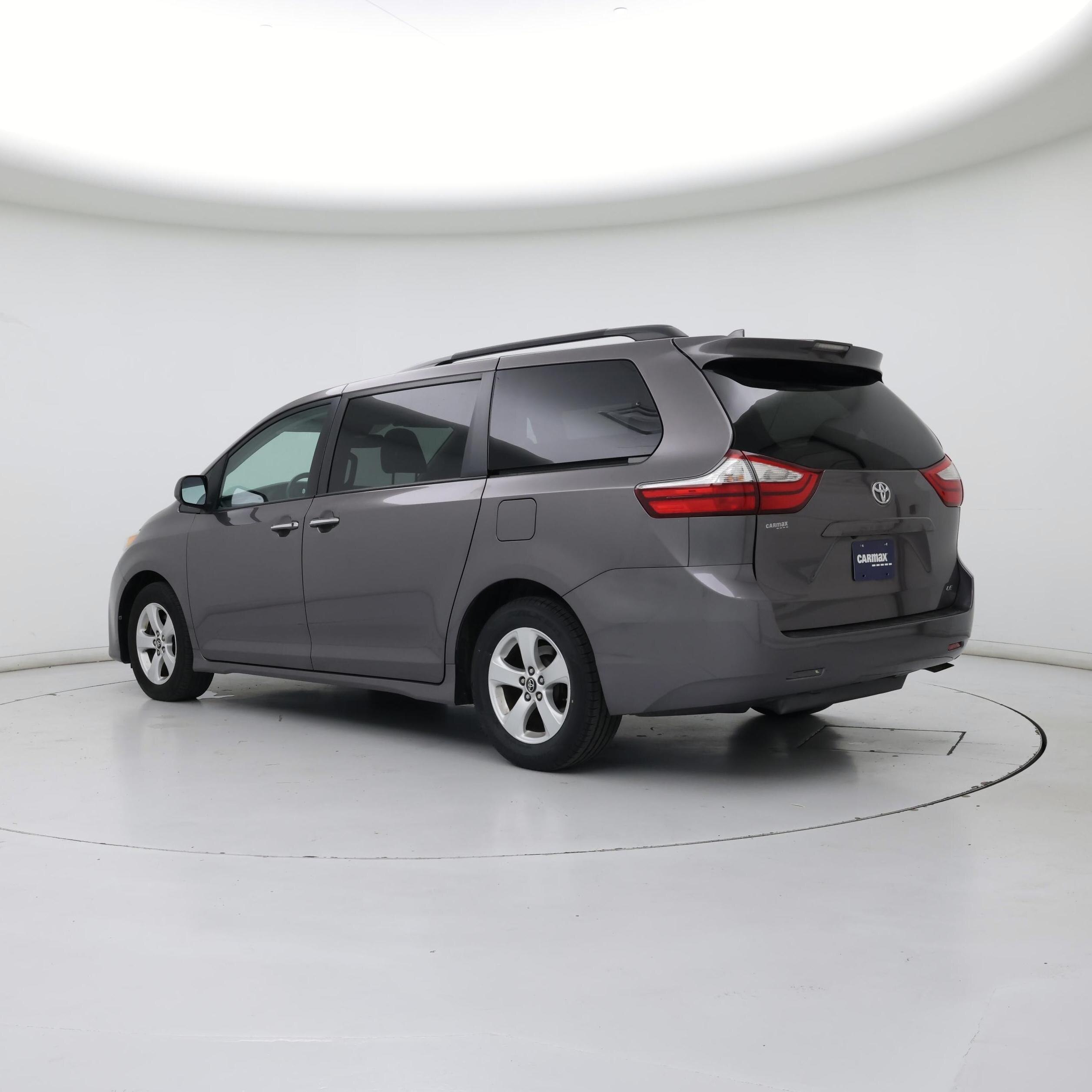 Thumbnail: 2019 Toyota Sienna - 2