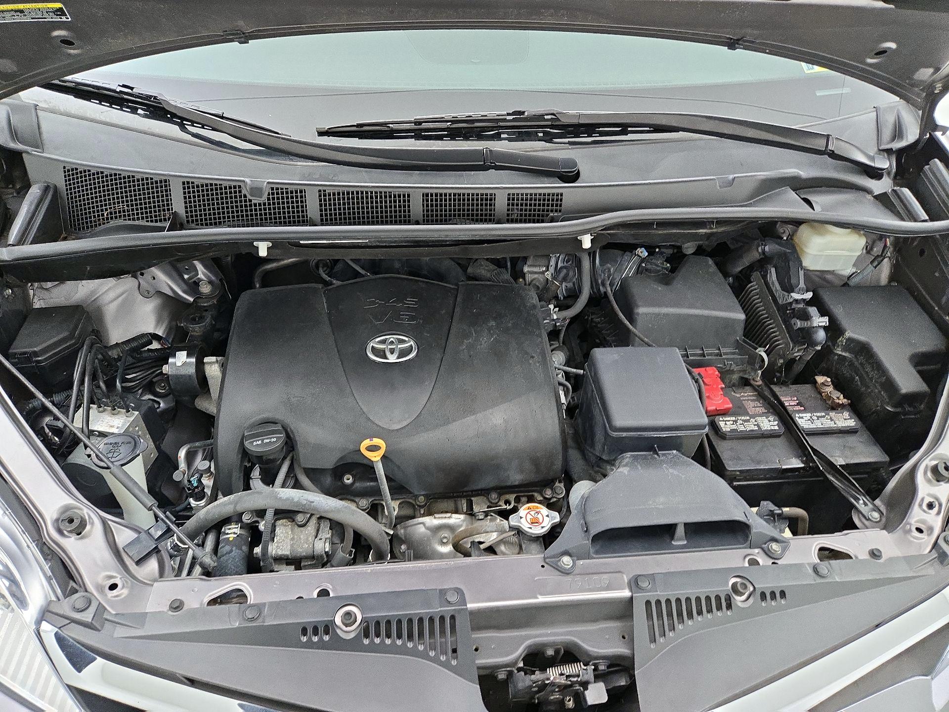 Thumbnail: 2019 Toyota Sienna - 20