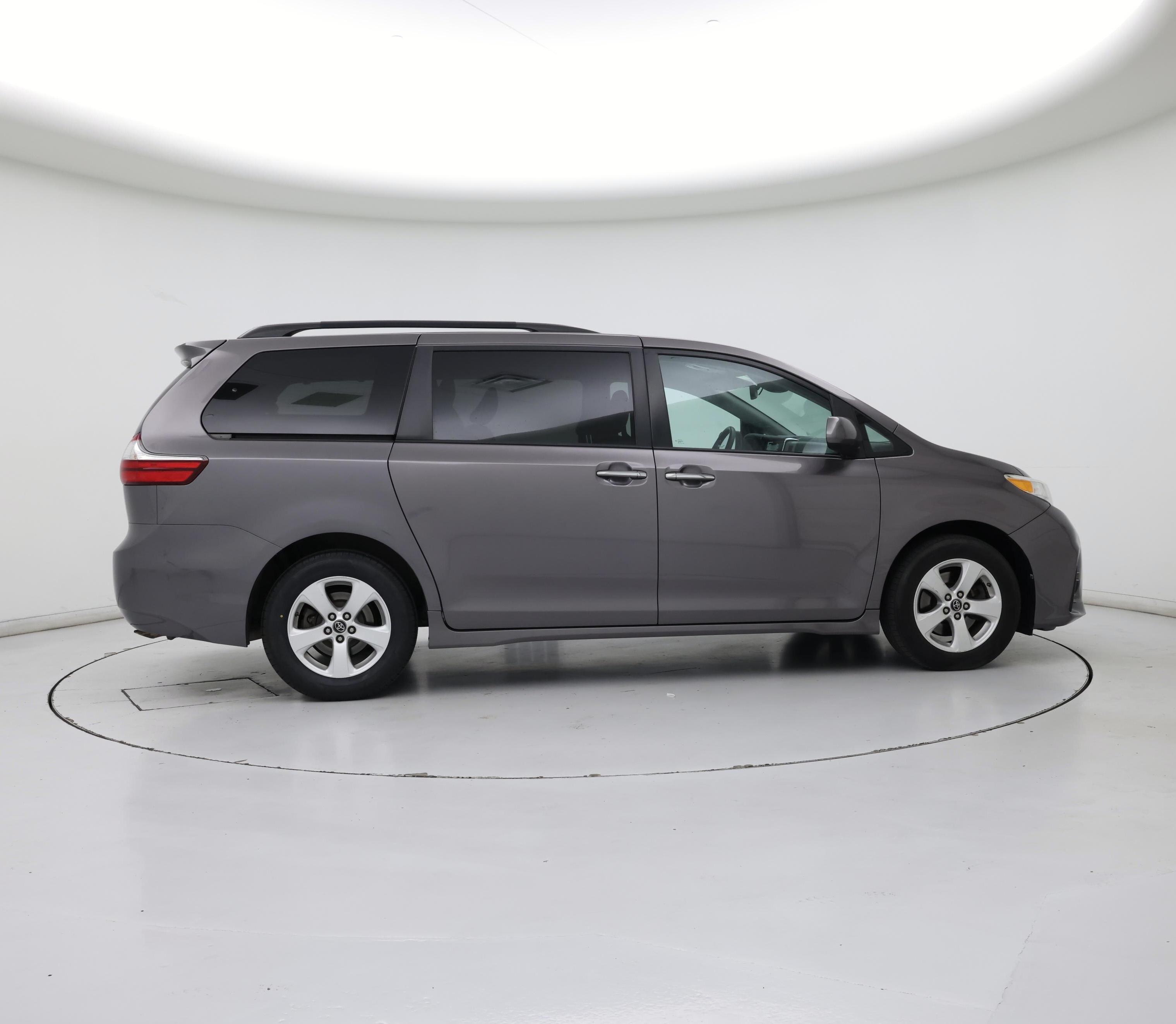 Thumbnail: 2019 Toyota Sienna - 7