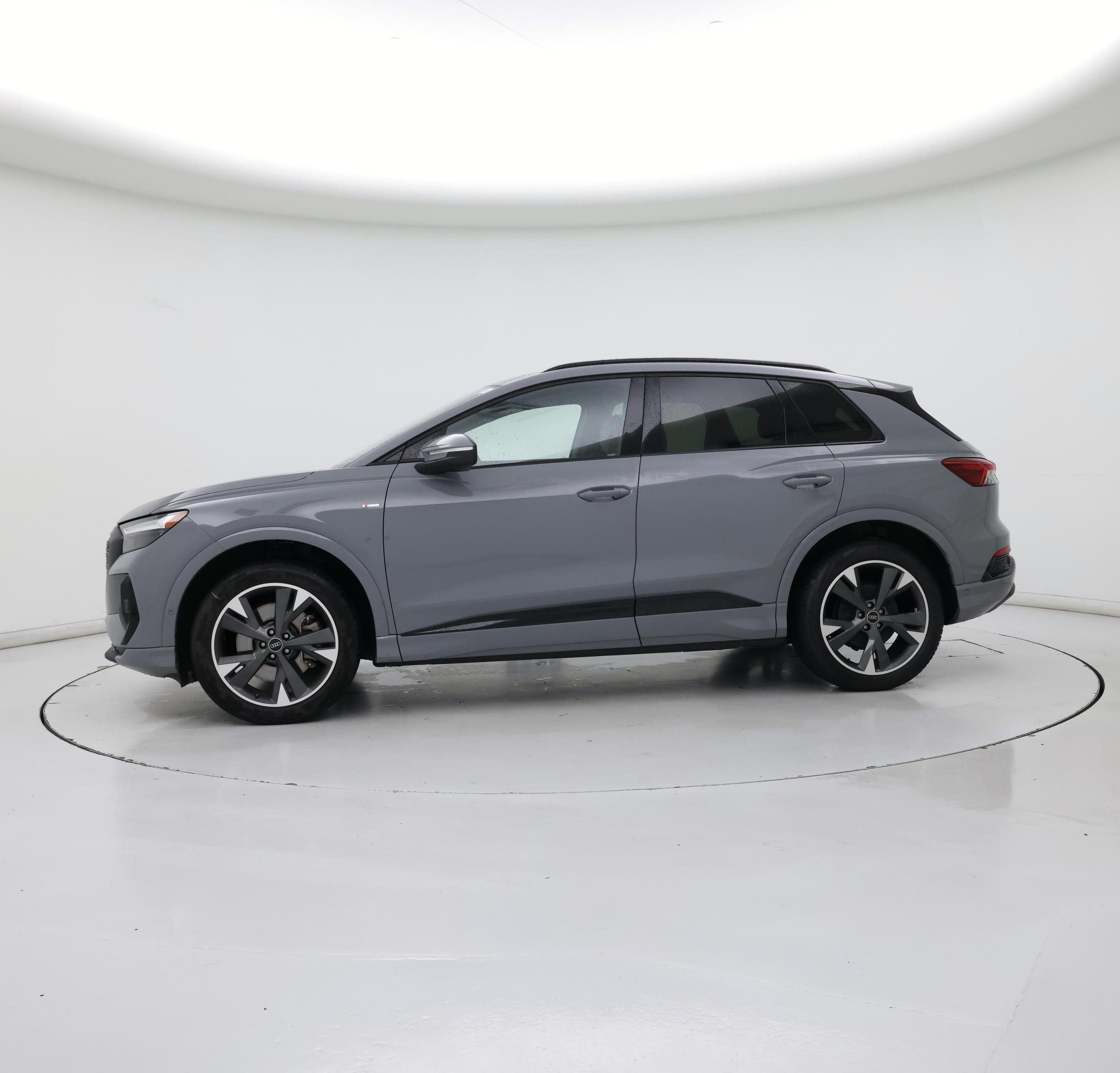 Thumbnail: 2024 Audi Q4 e-tron - 3