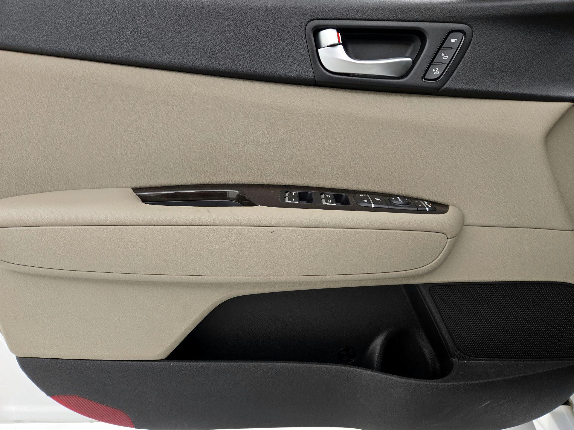 Thumbnail: 2016 Kia Optima - 12